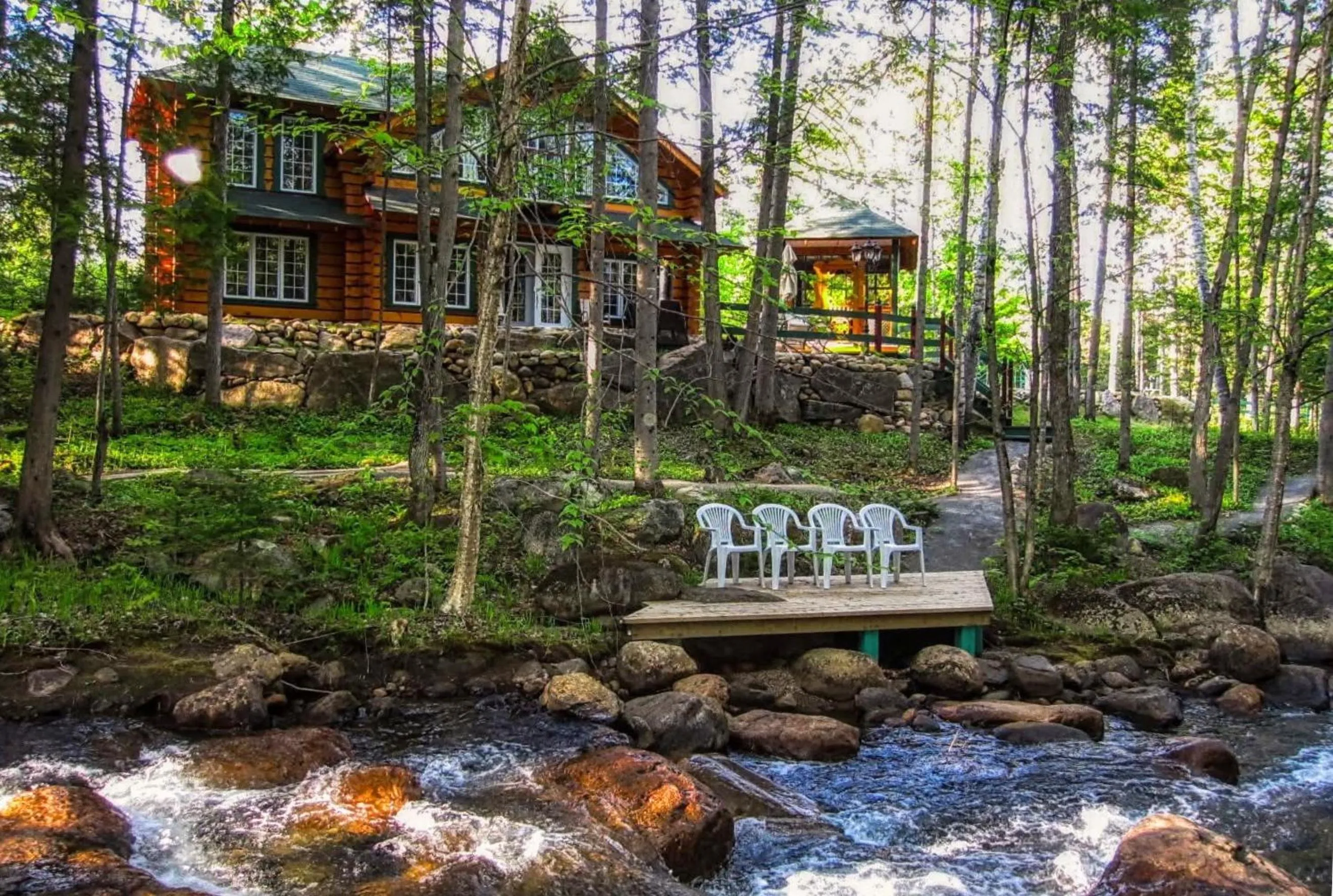 Domaine Rivière Sacacomie Chalets et Bed and Breakfast -Manoir Canergie