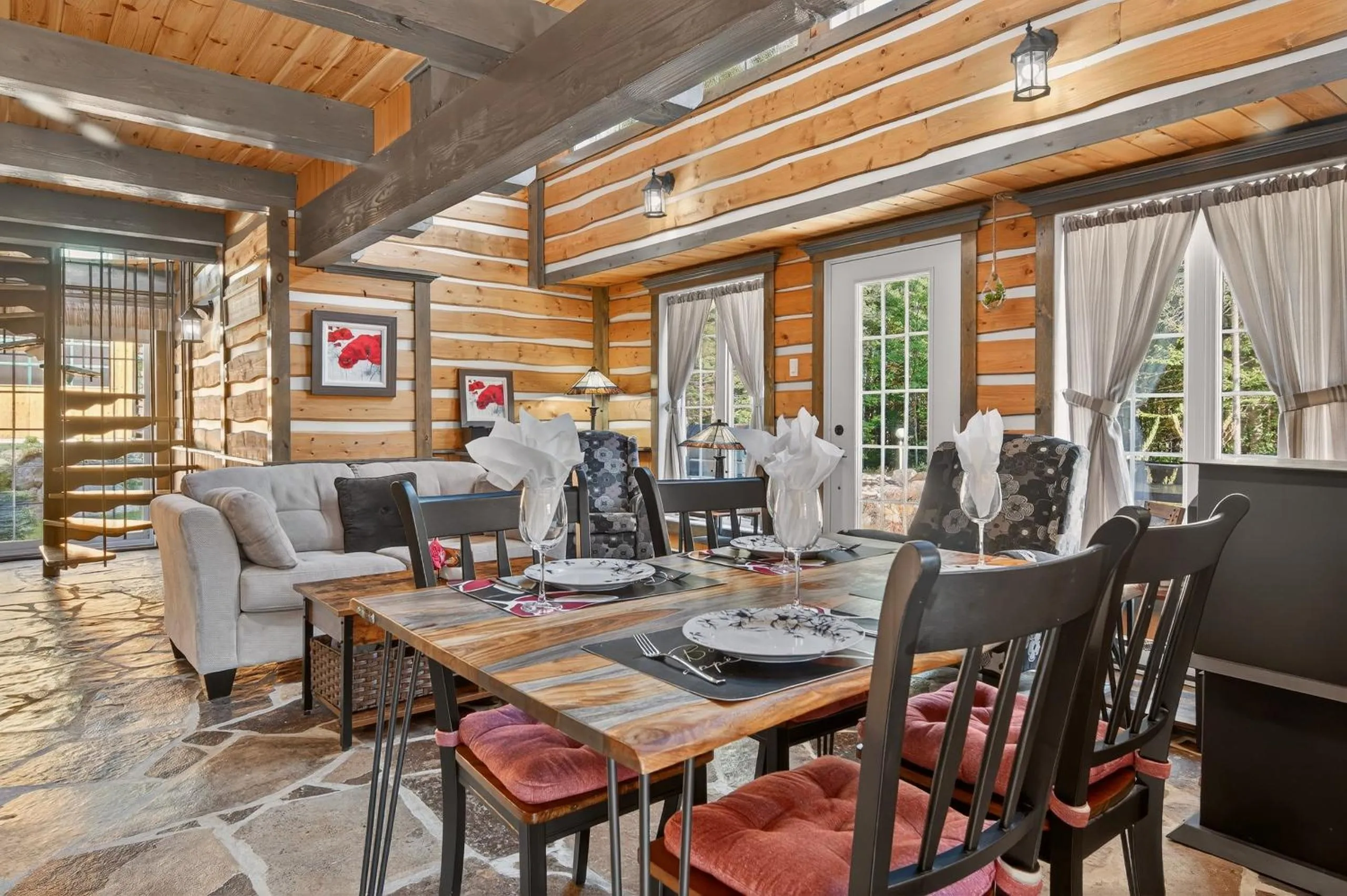 Domaine Rivière Sacacomie Chalets et Bed and Breakfast -Manoir Canergie