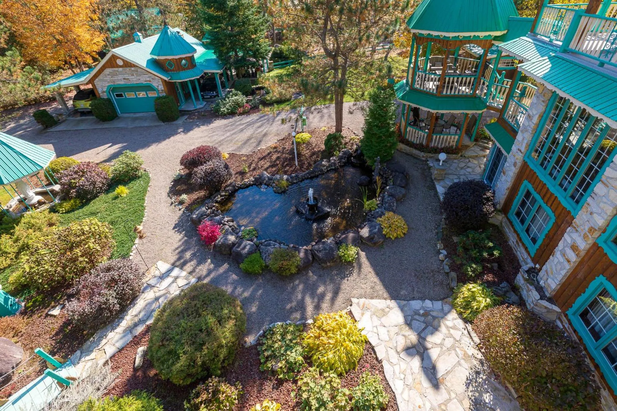 Domaine Rivière Sacacomie Chalets et Bed and Breakfast -Manoir Canergie