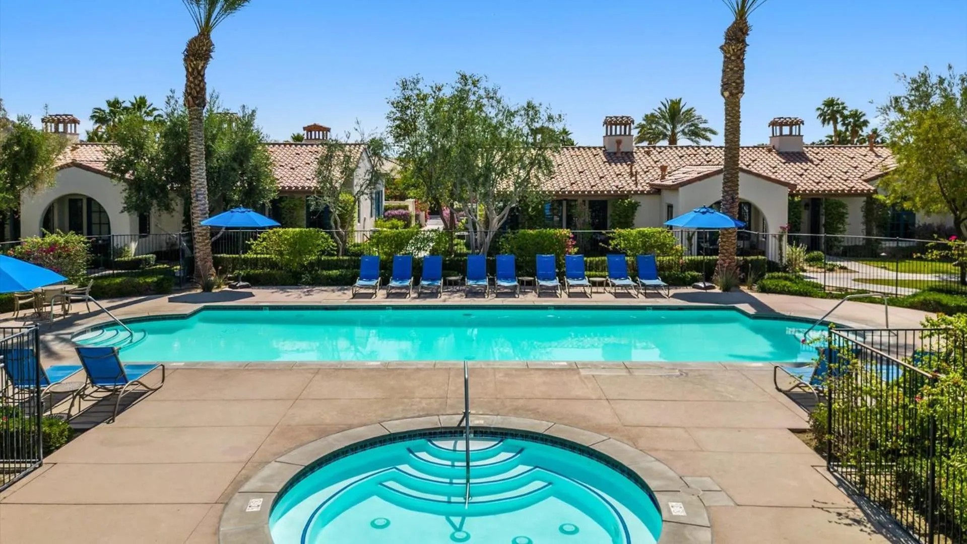 LV025 Airy Upstairs Studio with Mountain Views