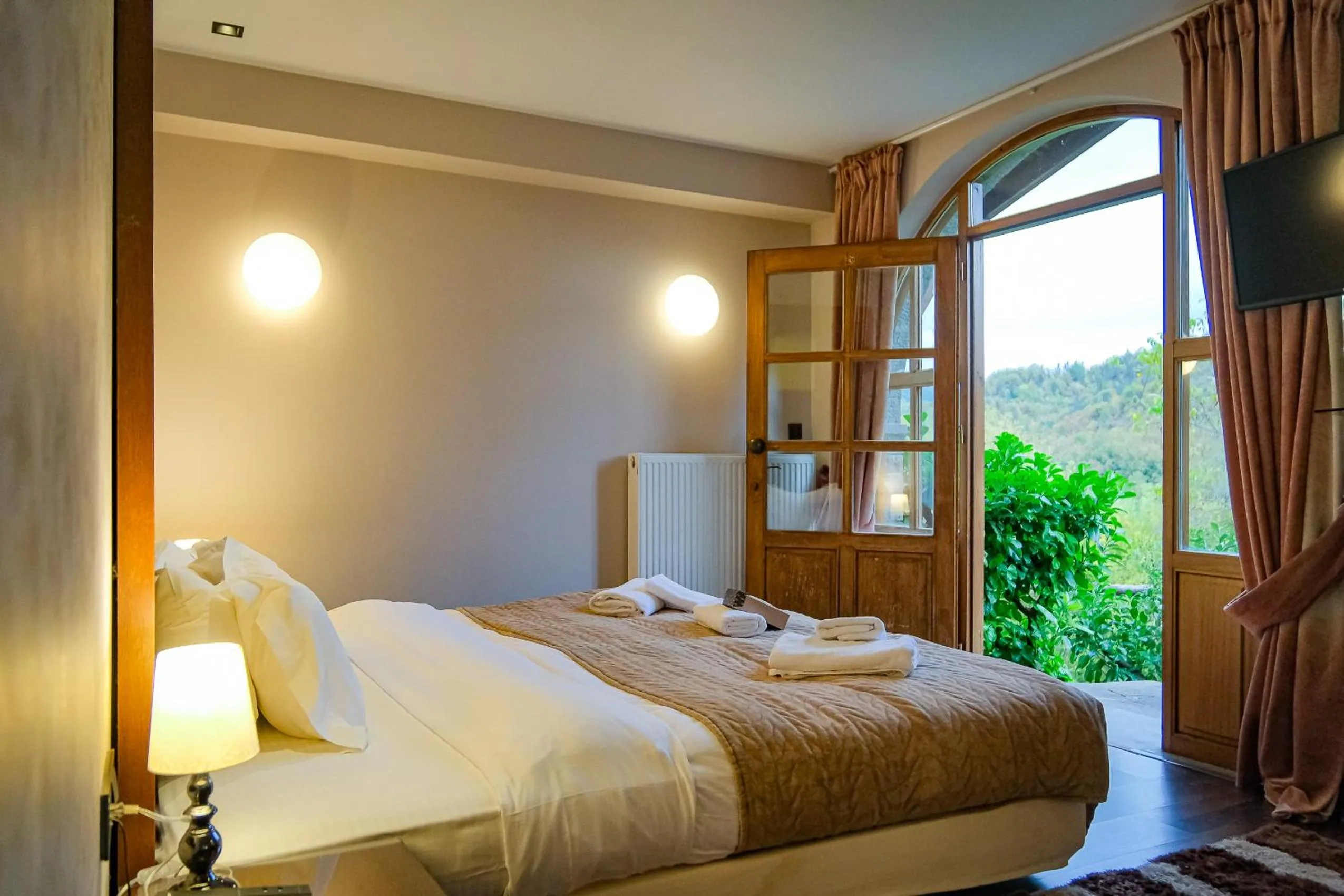 Photo of the whole room, Bed in Kipi Mountain Resort