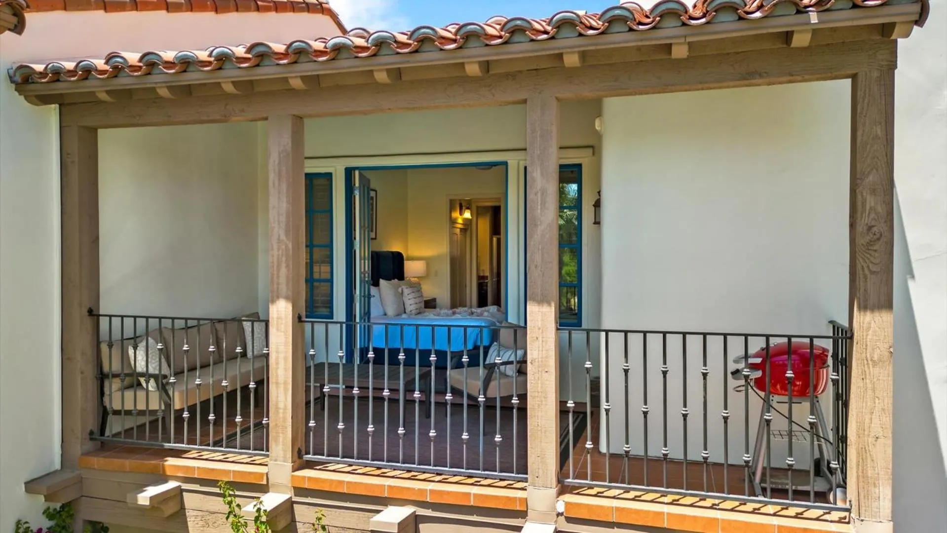 LV105 Upstairs 1 Bedroom Overlooking the Pool