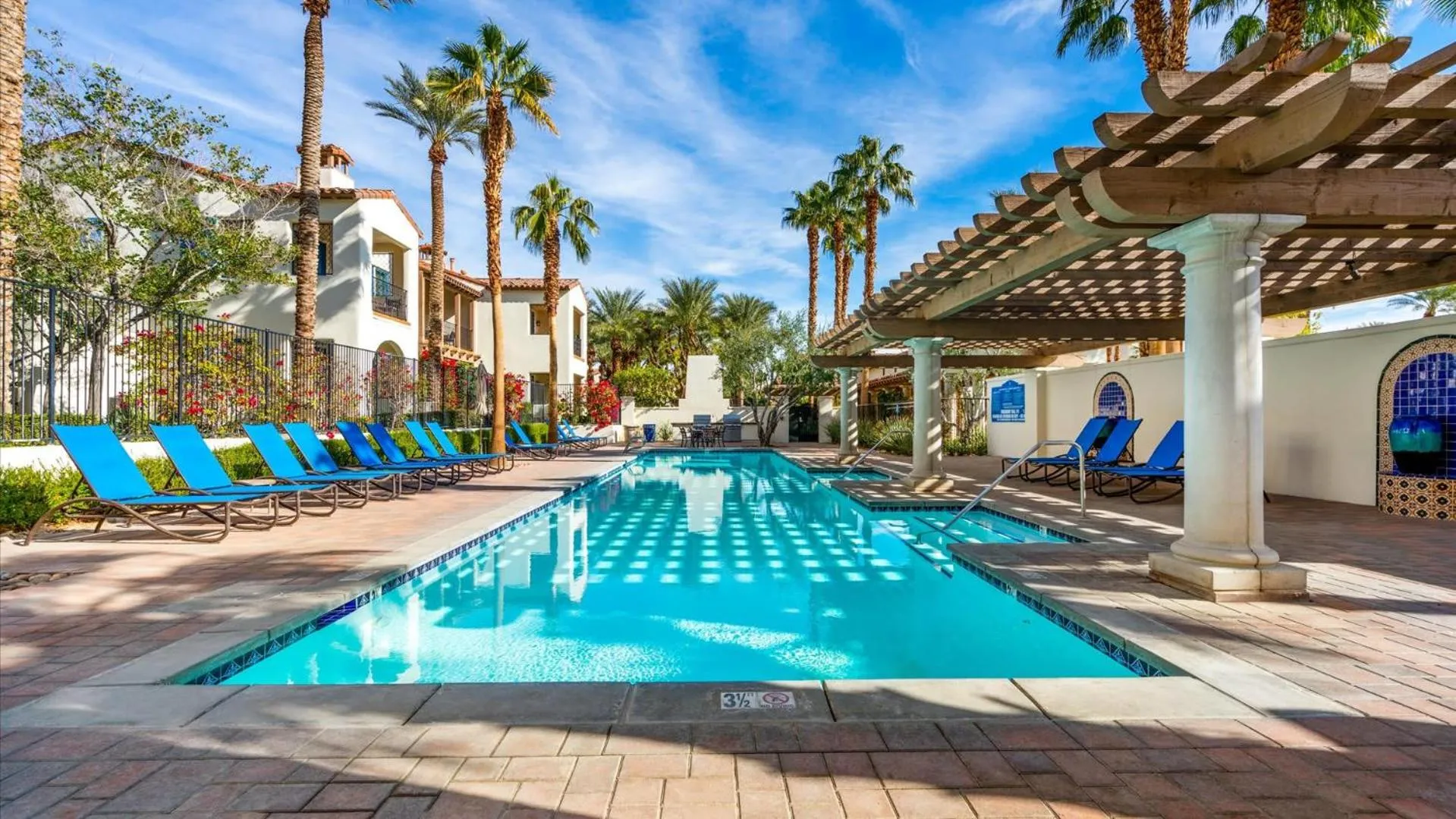 LV105 Upstairs 1 Bedroom Overlooking the Pool