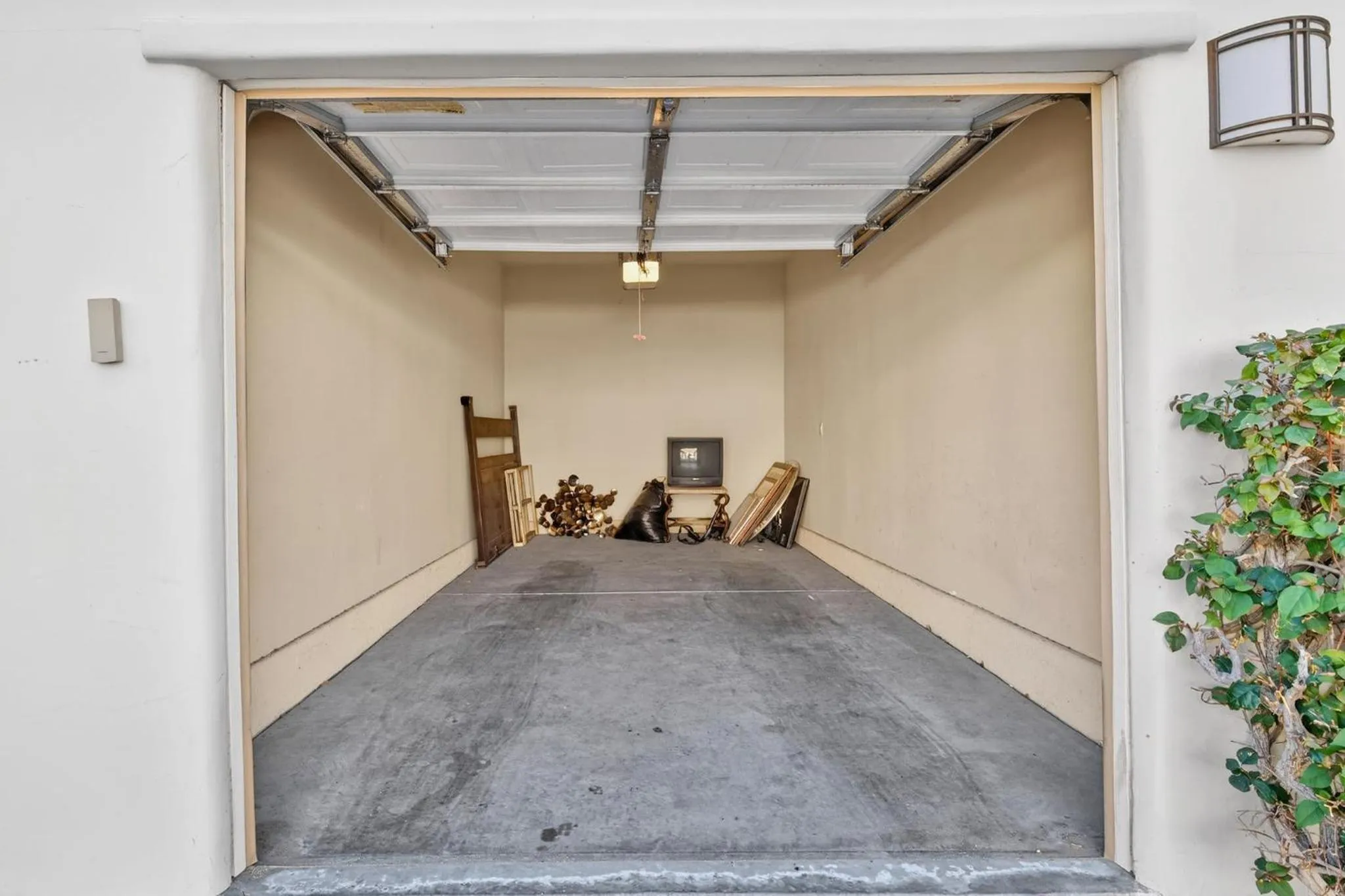 LV217 Superb 2 Bedroom Overlooking the Lap Pool