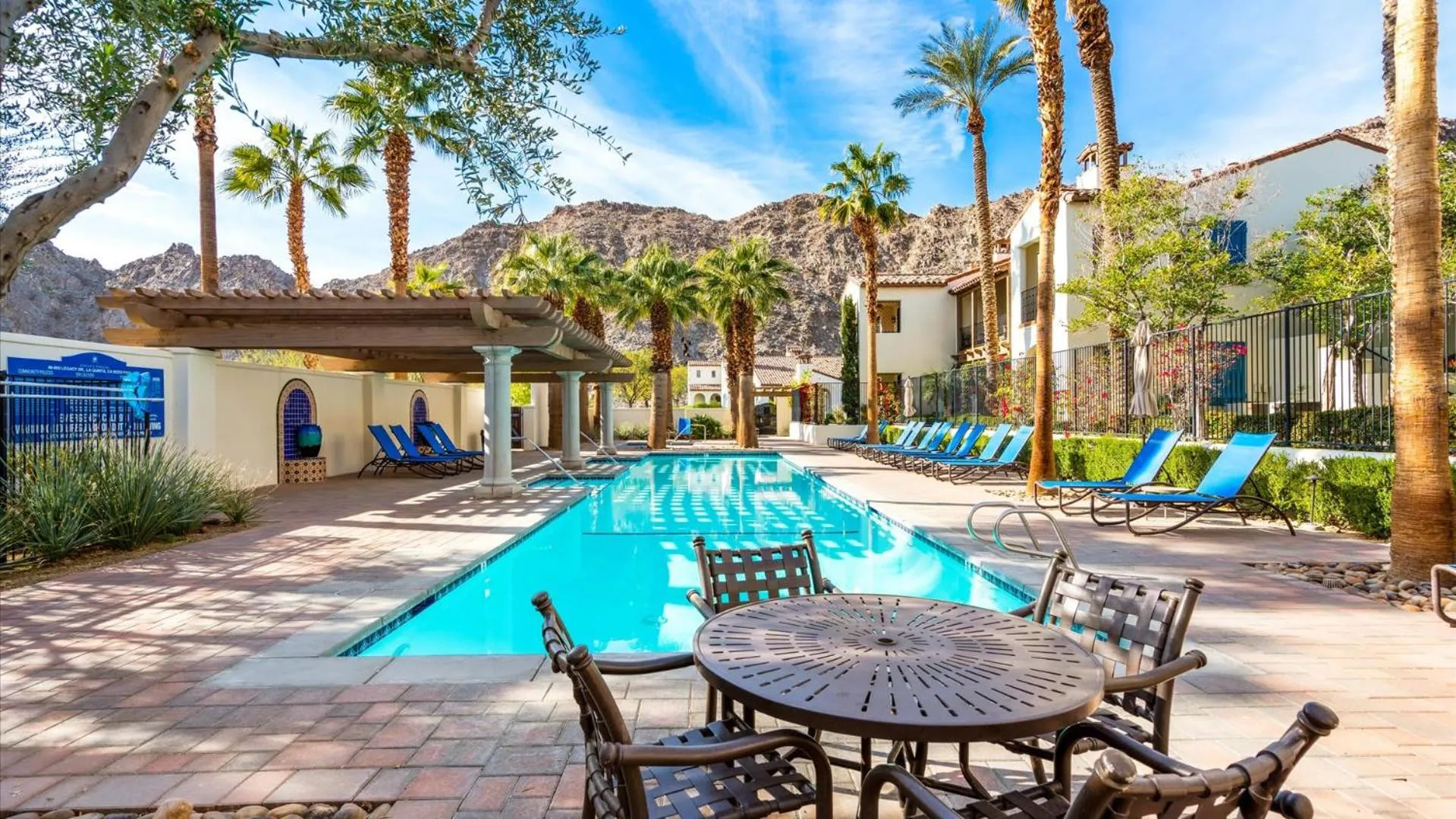 LV217 Superb 2 Bedroom Overlooking the Lap Pool