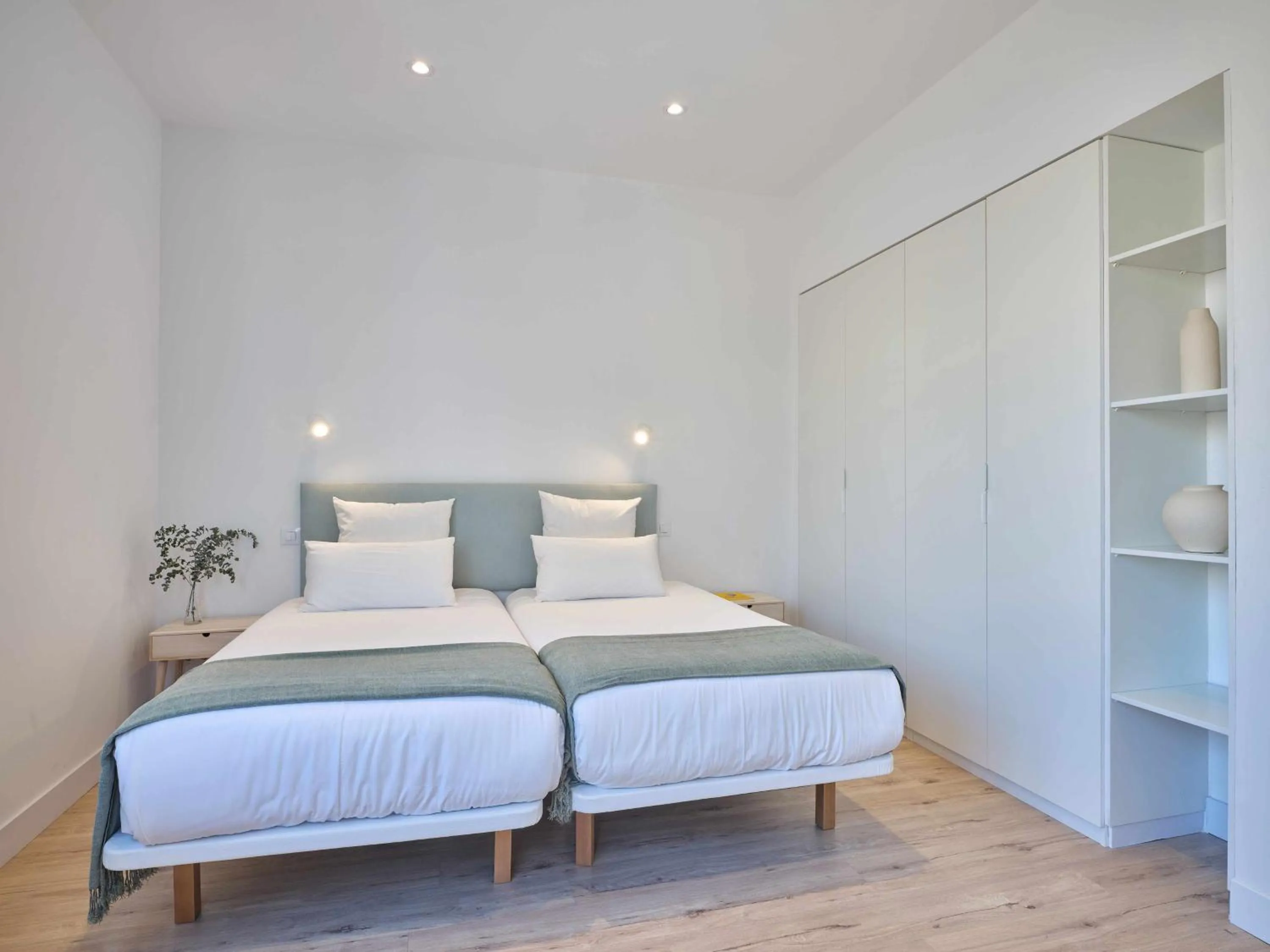 Bed in Paseo Suites Hotel