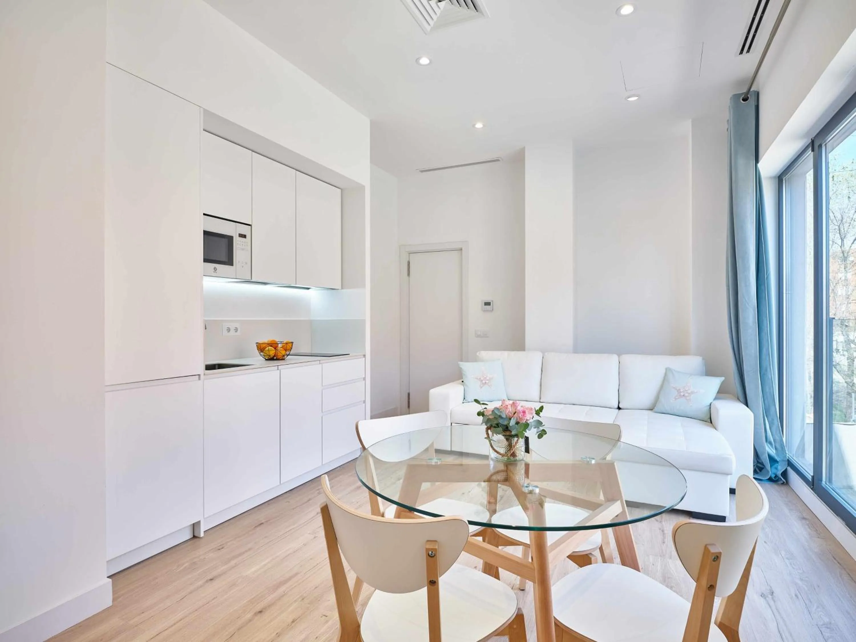 Kitchen or kitchenette in Paseo Suites Hotel