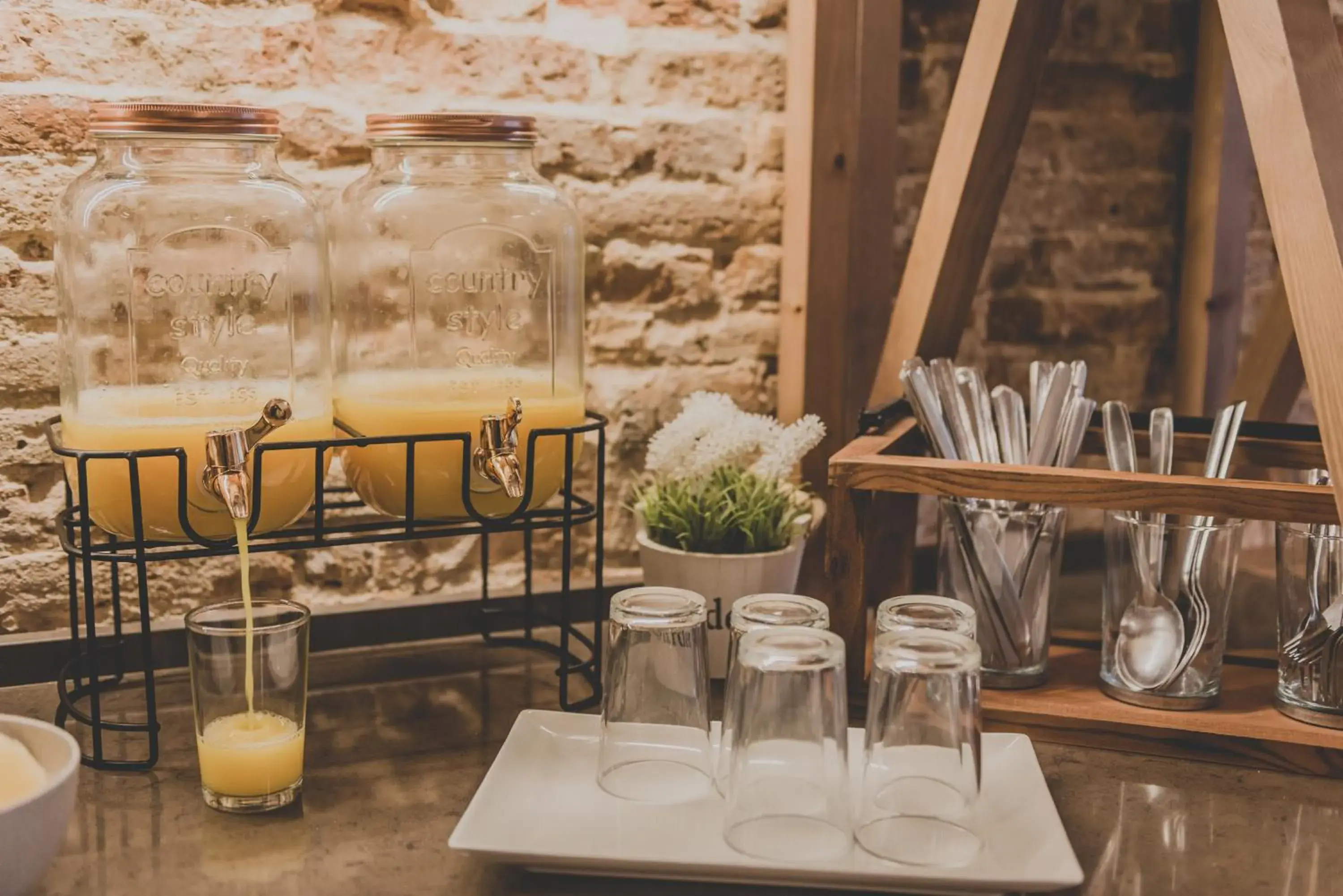 Restaurant/places to eat in Hostal Marenostrum Restaurant/places to eat in Hostal Marenostrum