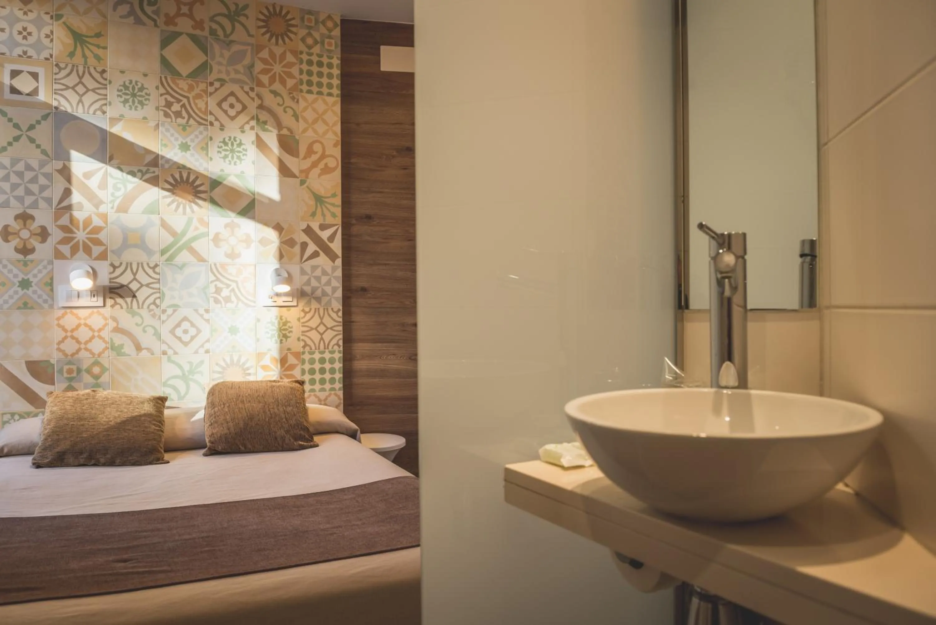 Bathroom, Bed in Hostal Marenostrum