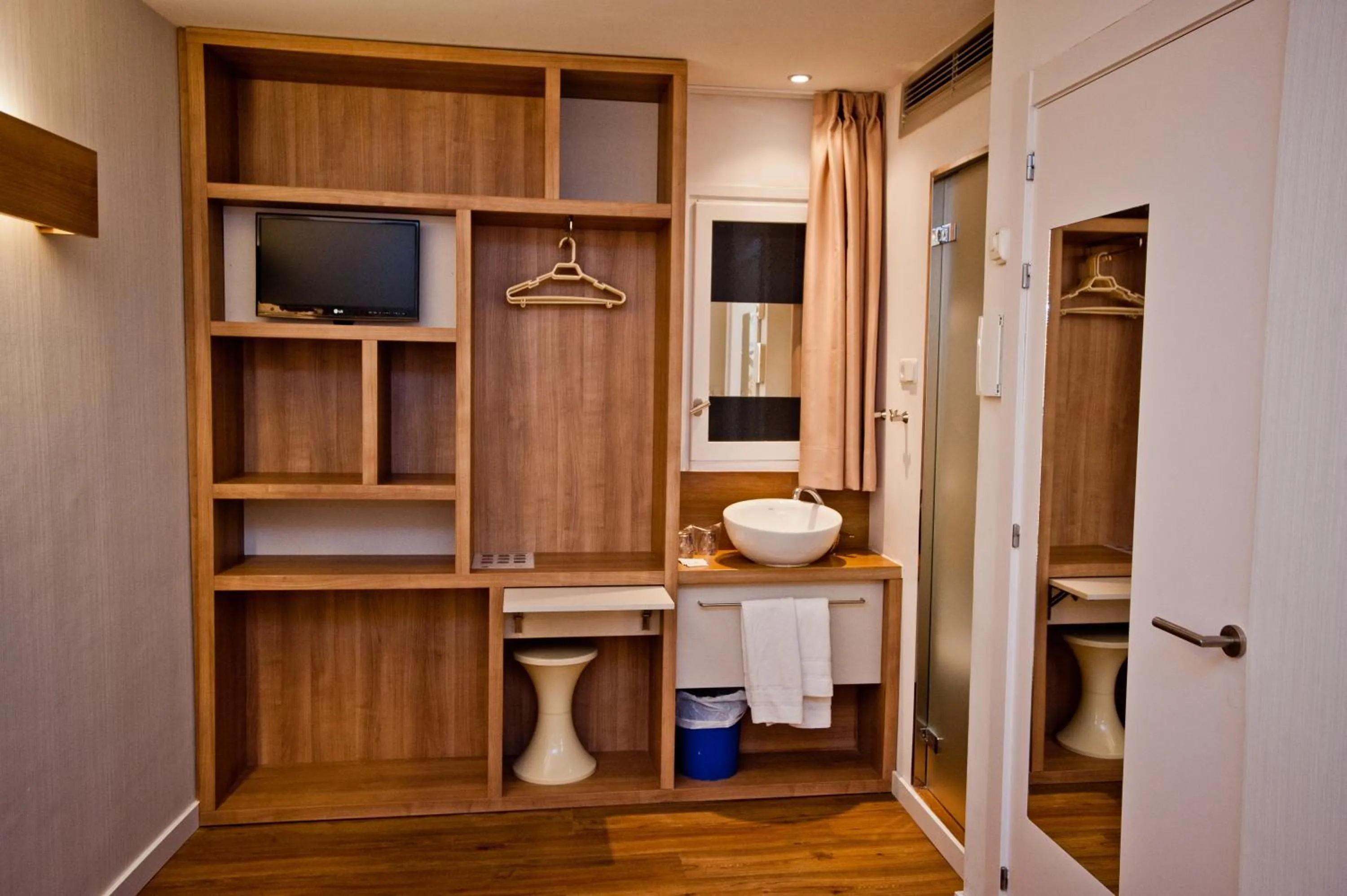 Decorative detail in Hostal Marenostrum