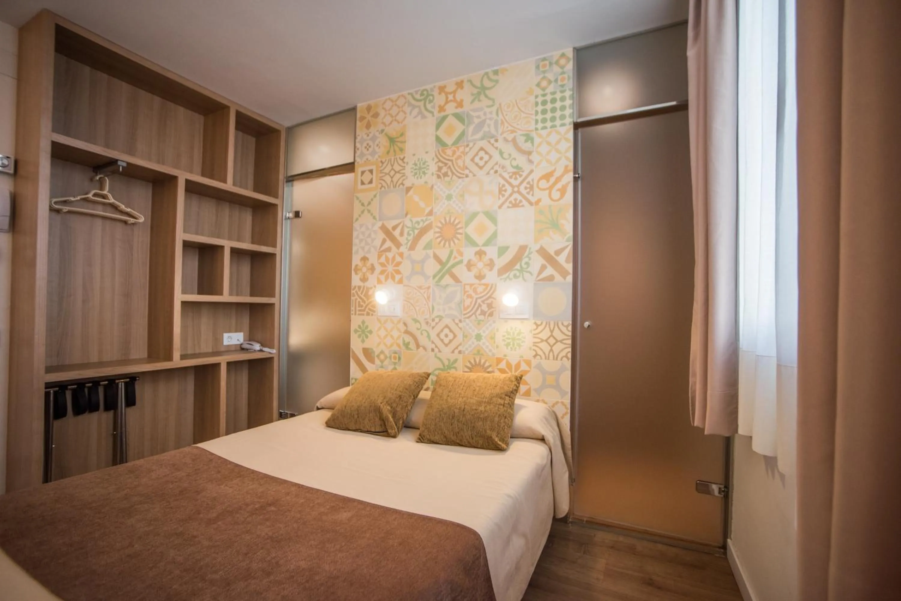 Bedroom, Bed in Hostal Marenostrum