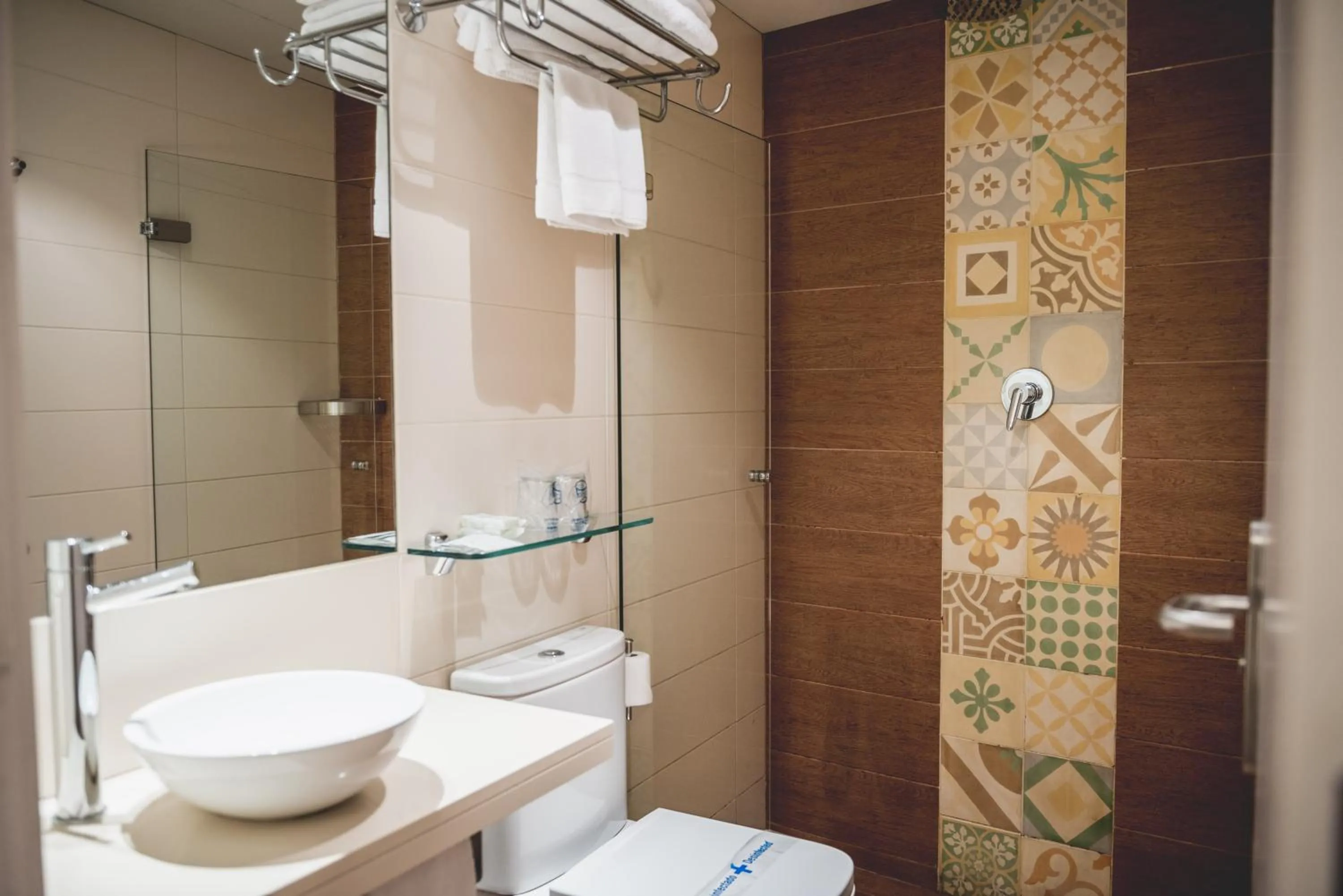 Shower in Hostal Marenostrum