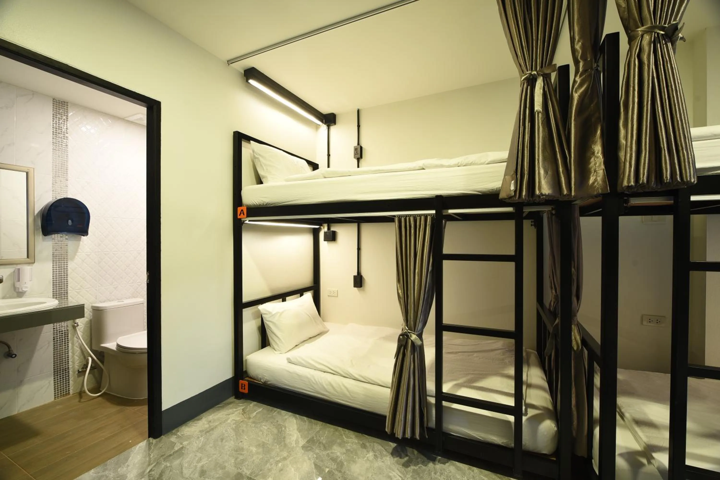 Bathroom, Bed in KOKO Party Hostel 18-40