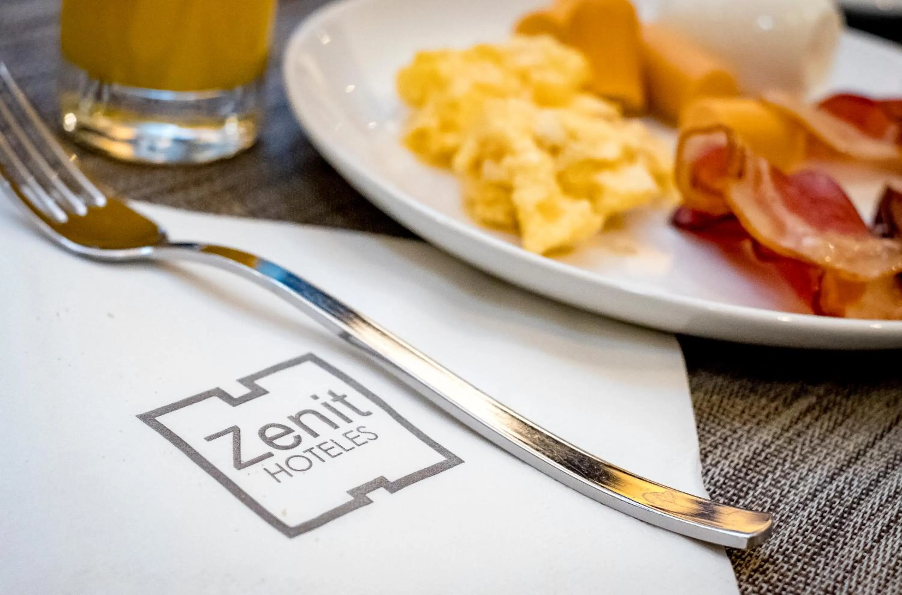 Buffet breakfast in Zenit Valencia