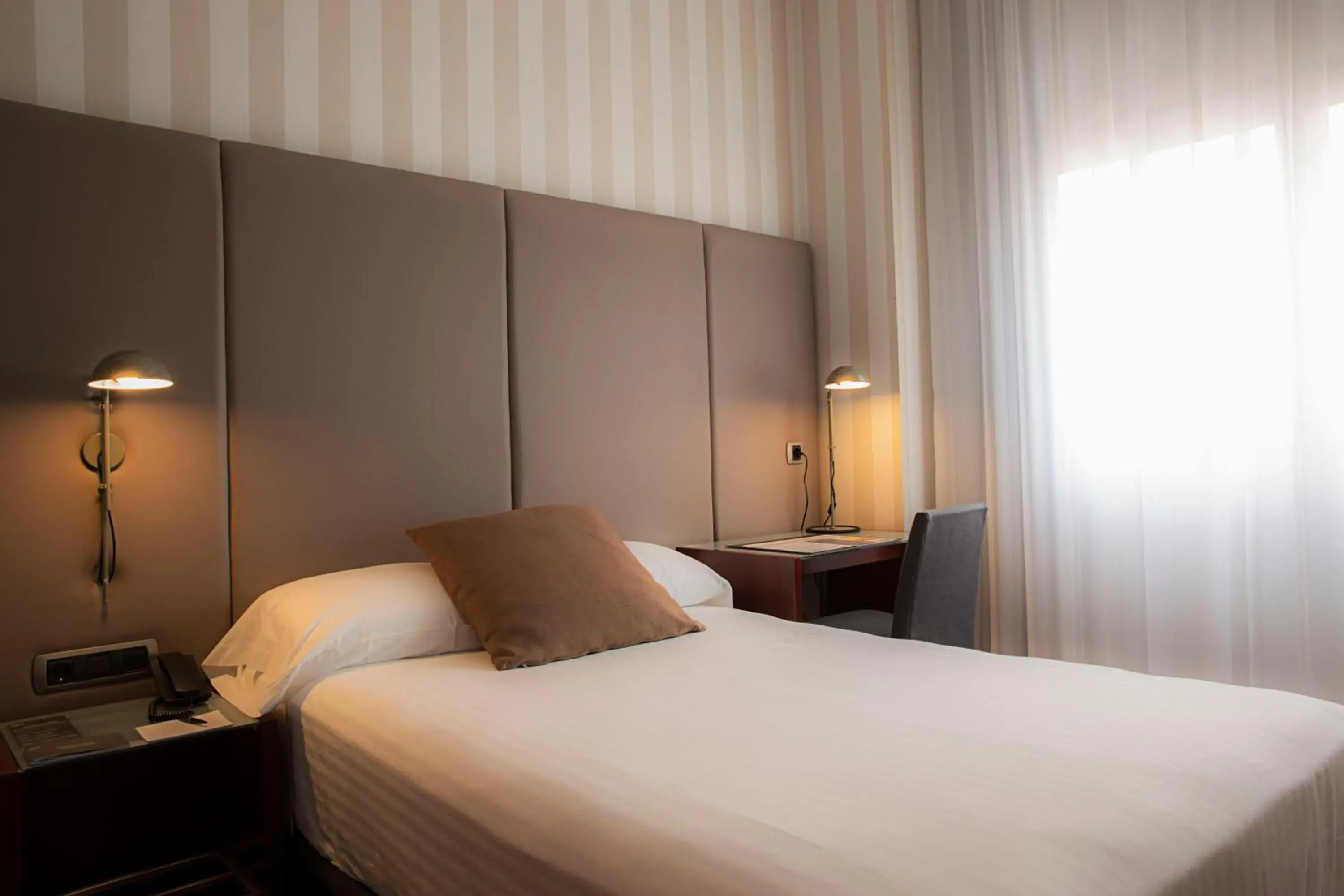 Bedroom, Bed in Zenit Valencia Bedroom, Bed in Zenit Valencia