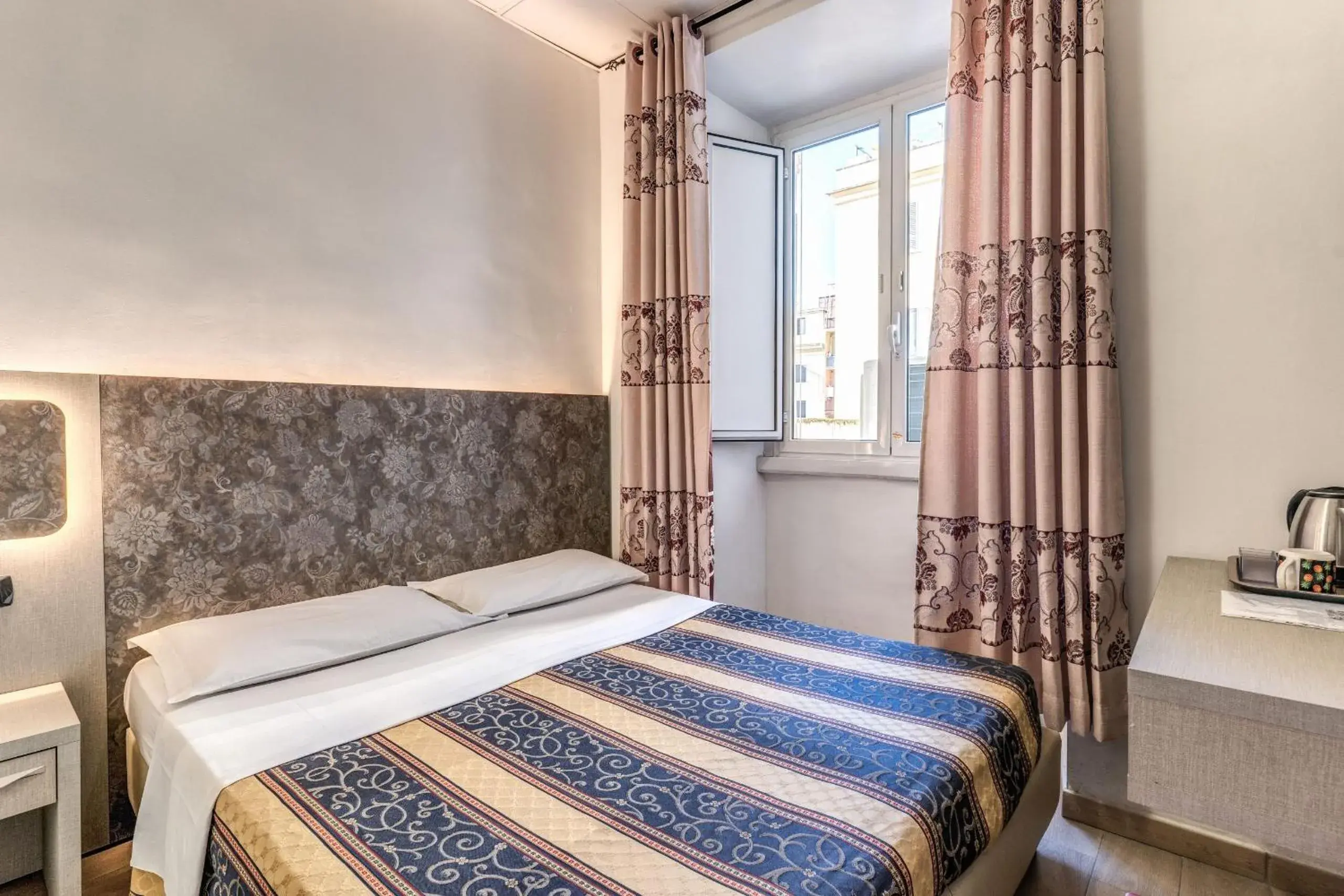 Double Room with Private Bathroom in Hotel principe Double Room with Private Bathroom in Hotel principe