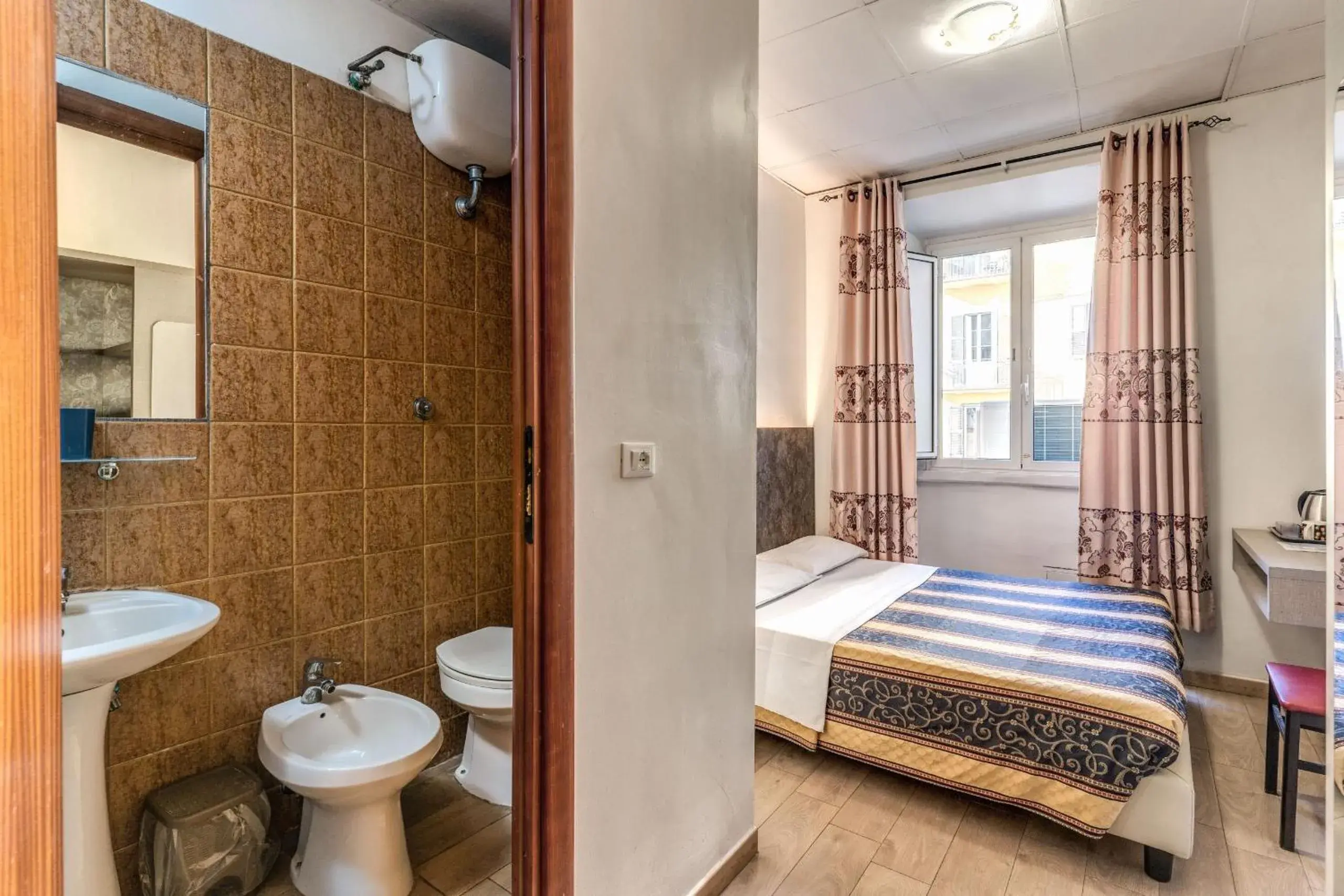 Double Room with Private Bathroom in Hotel principe Double Room with Private Bathroom in Hotel principe