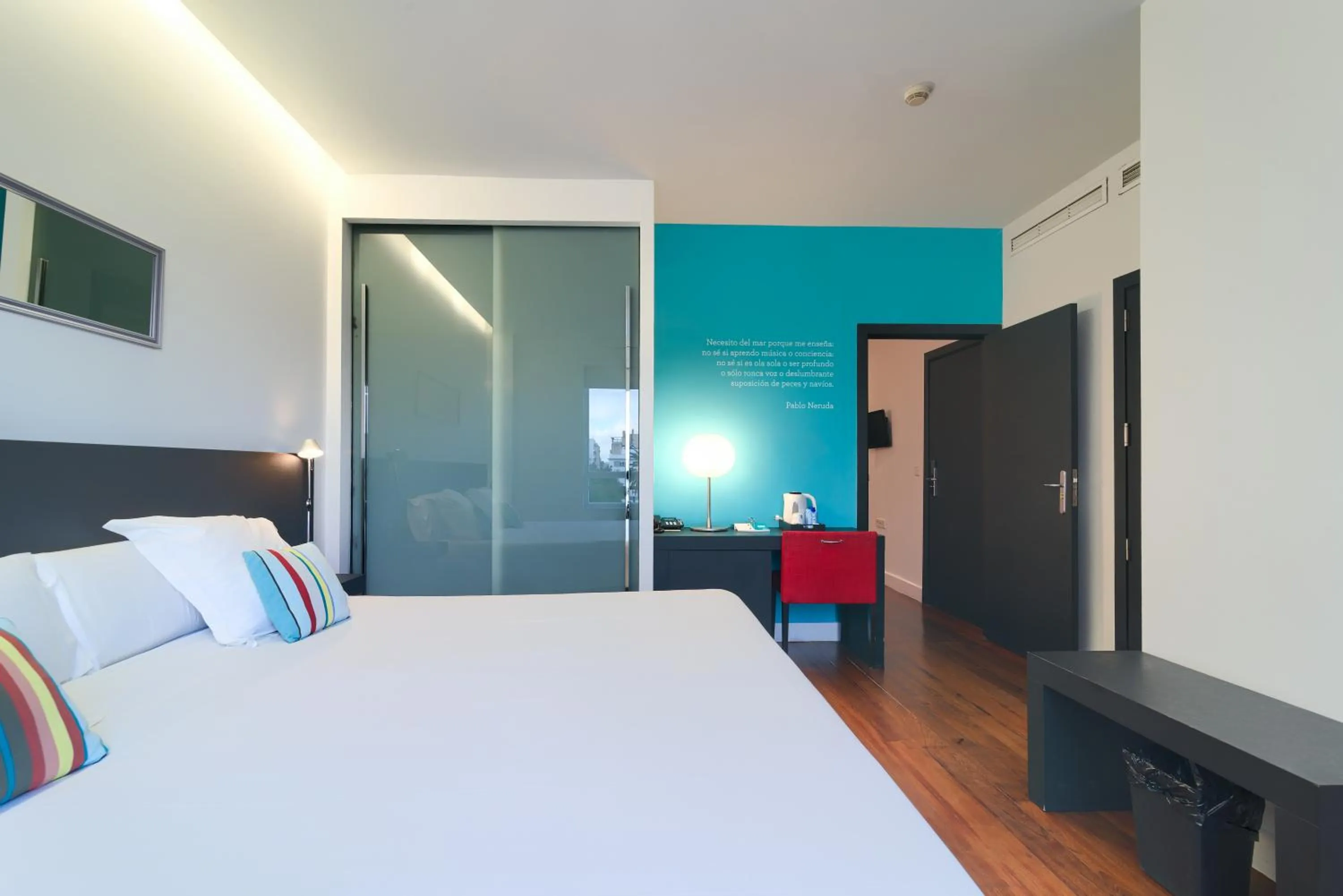 Bed in Sea You Hotel Port Valencia