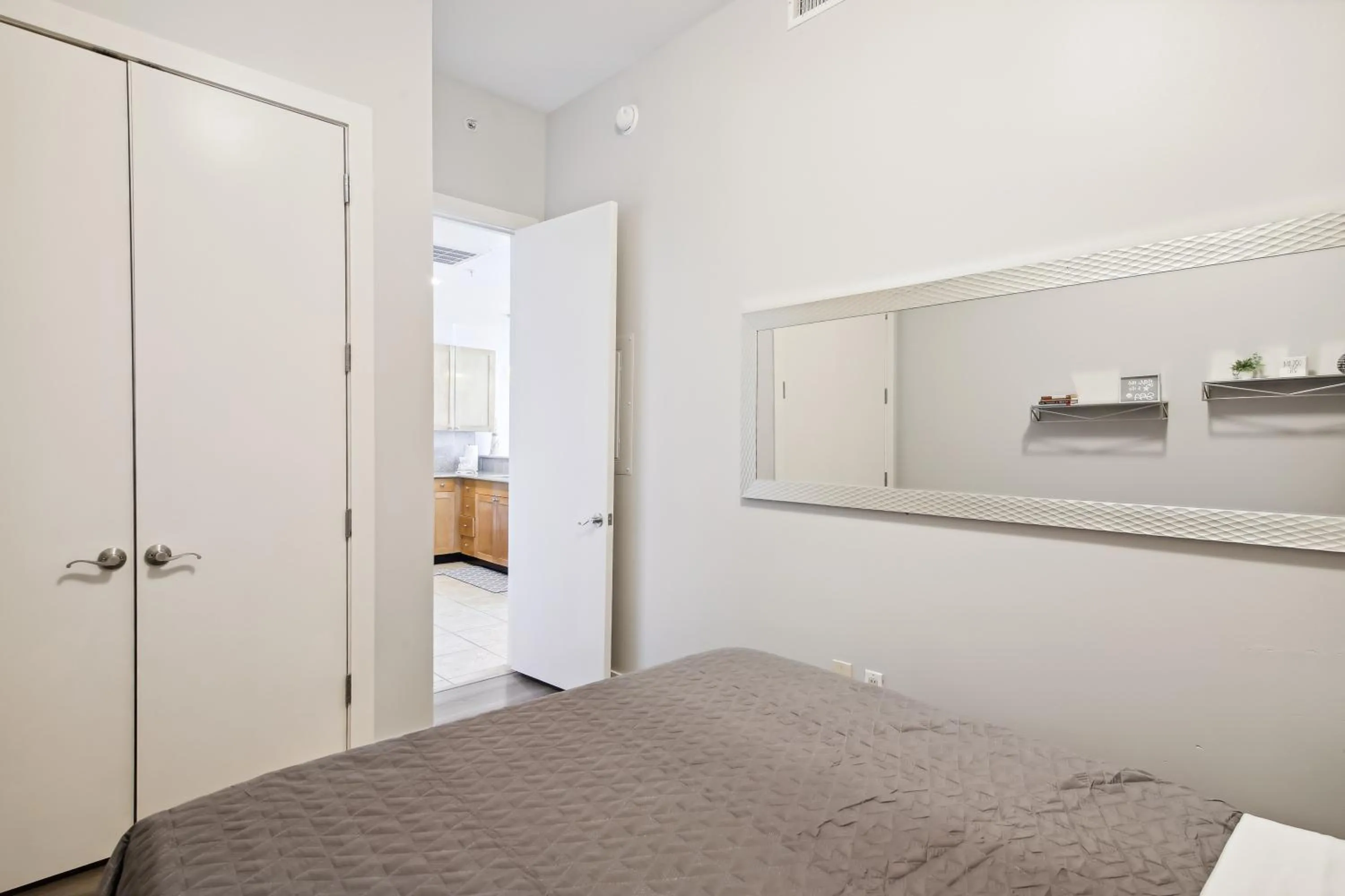 Property building, Bed in Emerald 705