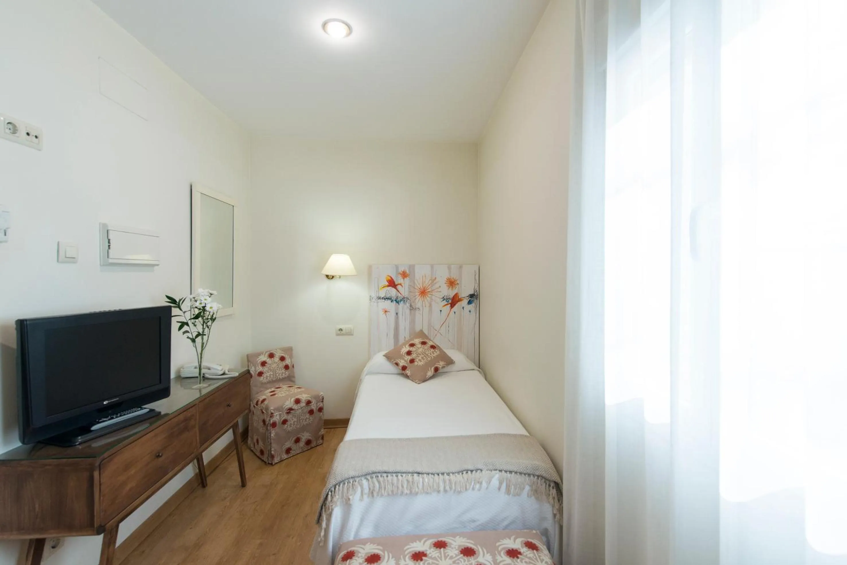 Photo of the whole room, Bed in Hotel Alcántara