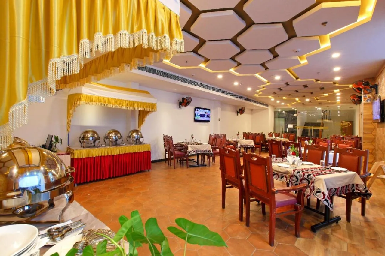 Restaurant/places to eat in Veliyil Castles