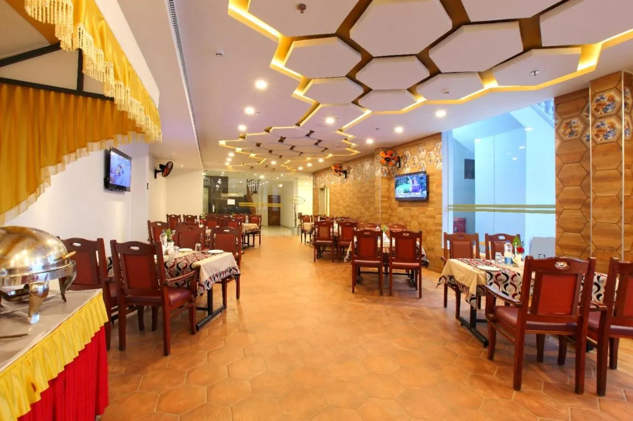 Restaurant/places to eat in Veliyil Castles