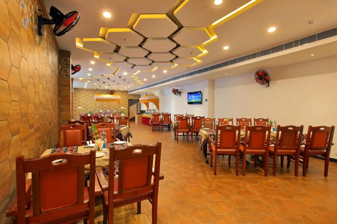 Restaurant/places to eat in Veliyil Castles