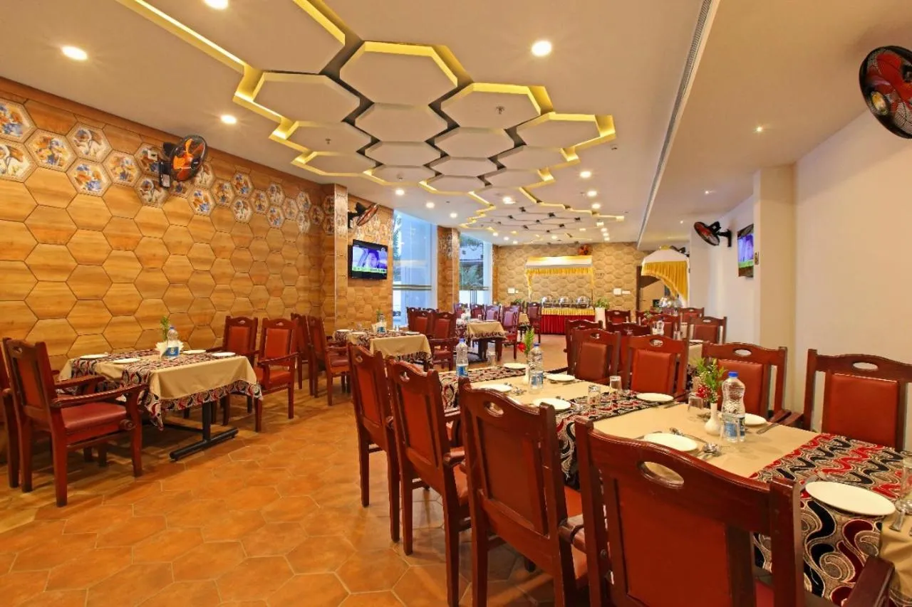 Restaurant/places to eat in Veliyil Castles