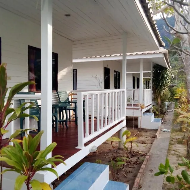 Garden in Thong Nai Pan Beach Resort