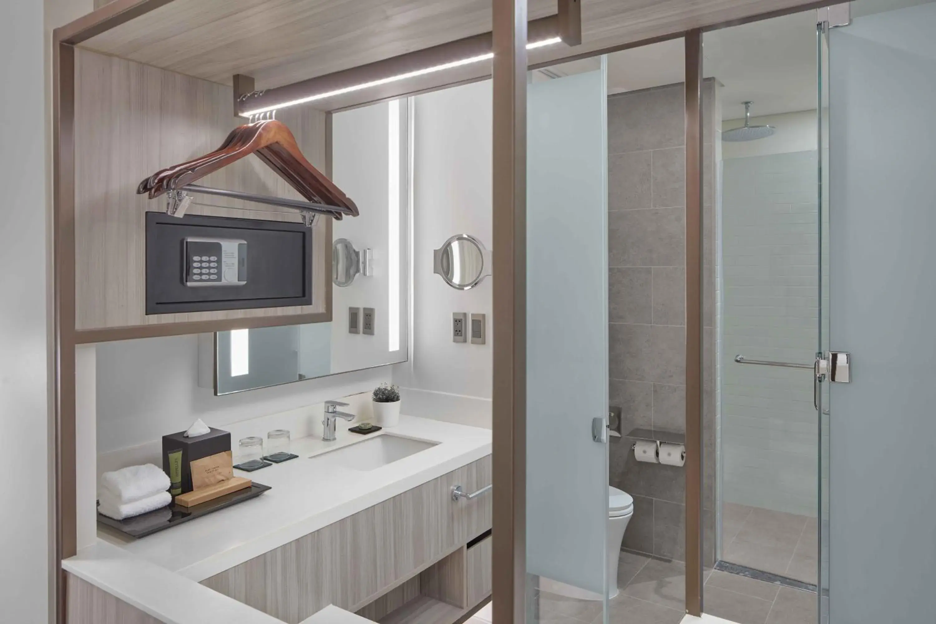 Deluxe King Room in Lanson Place Mall of Asia Manila Deluxe King Room in Lanson Place Mall of Asia Manila