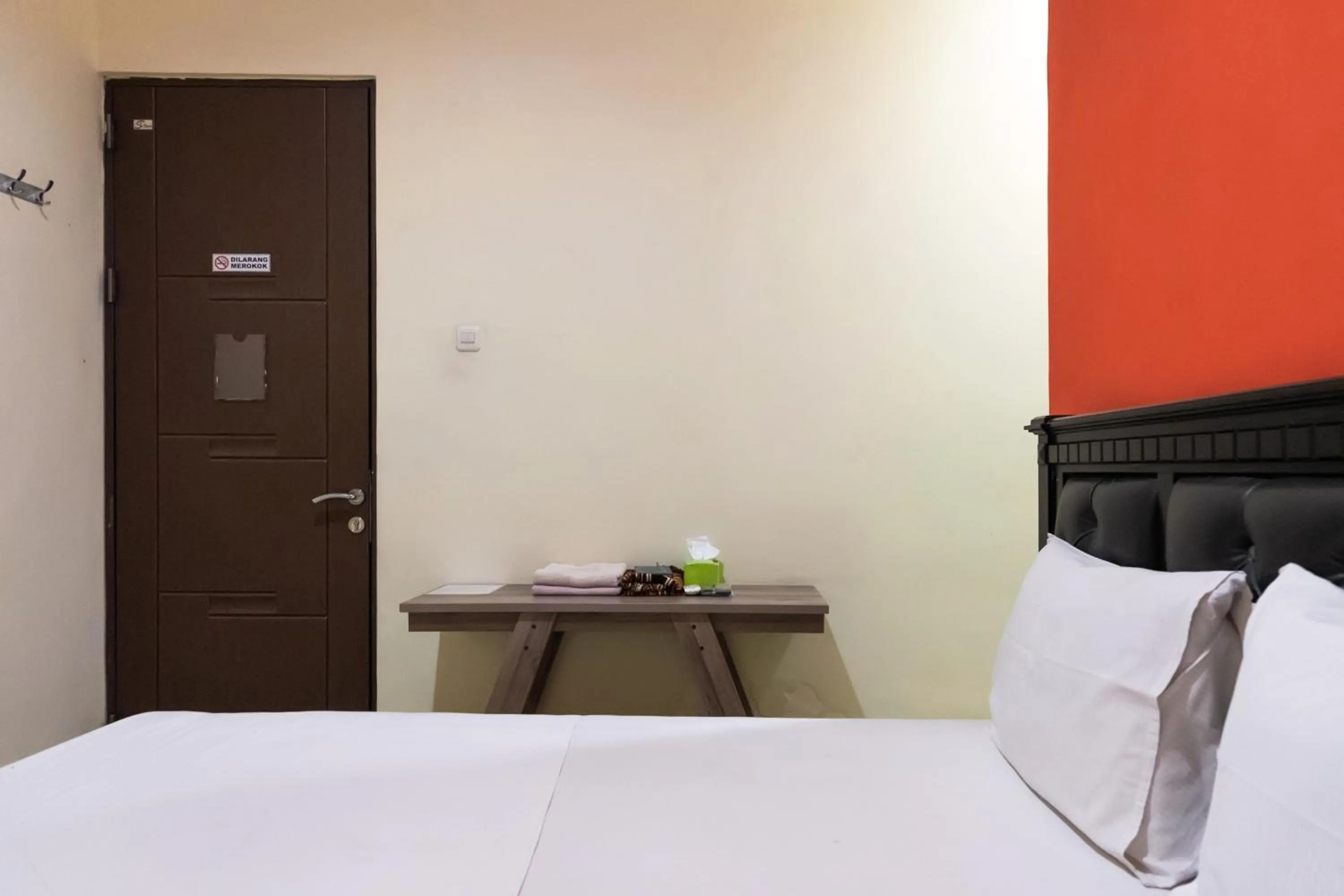 Bedroom, Bed in TwoSpaces Living at Toedjoeh Enam Homestay, Surabaya