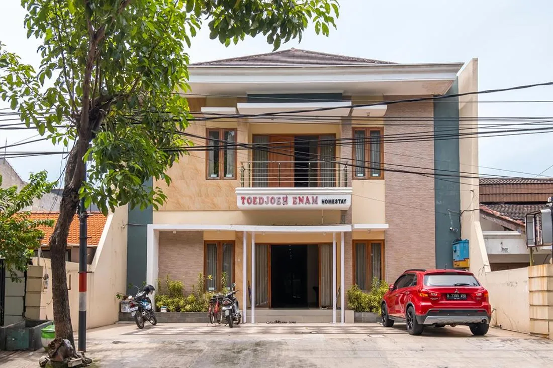 TwoSpaces Living at Toedjoeh Enam Homestay, Surabaya