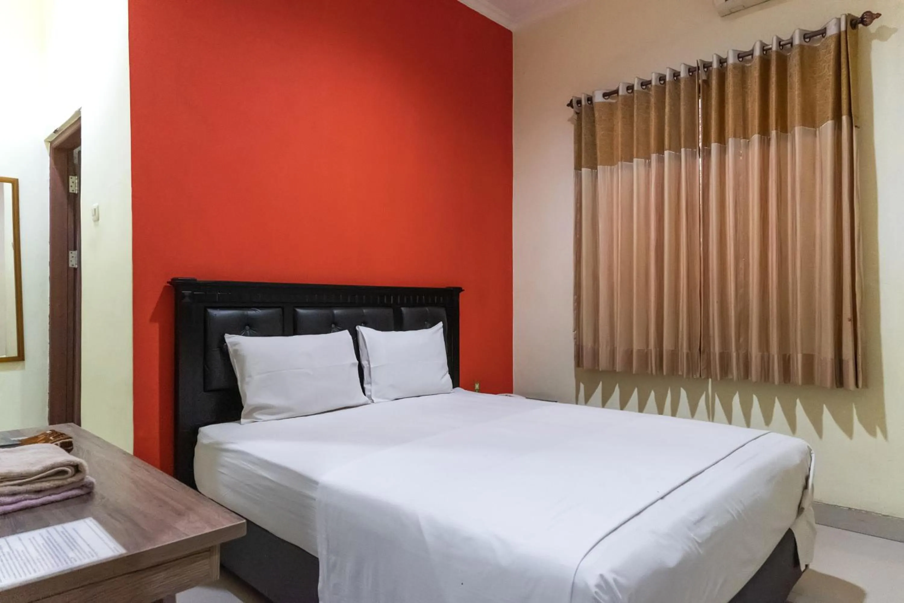 Bed in TwoSpaces Living at Toedjoeh Enam Homestay, Surabaya
