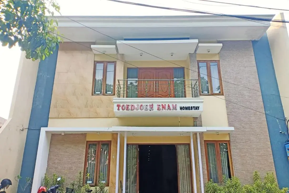 TwoSpaces Living at Toedjoeh Enam Homestay, Surabaya TwoSpaces Living at Toedjoeh Enam Homestay, Surabaya