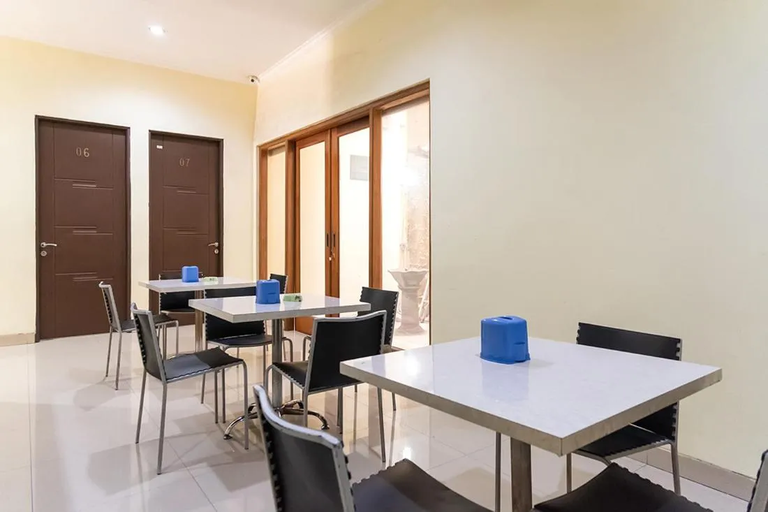 TwoSpaces Living at Toedjoeh Enam Homestay, Surabaya