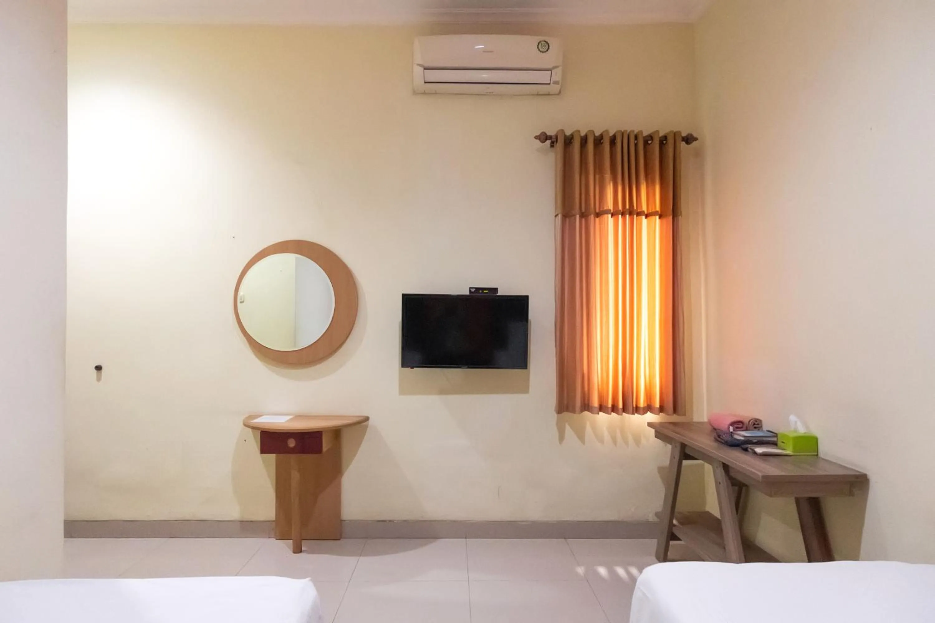Bedroom, Bed in TwoSpaces Living at Toedjoeh Enam Homestay, Surabaya