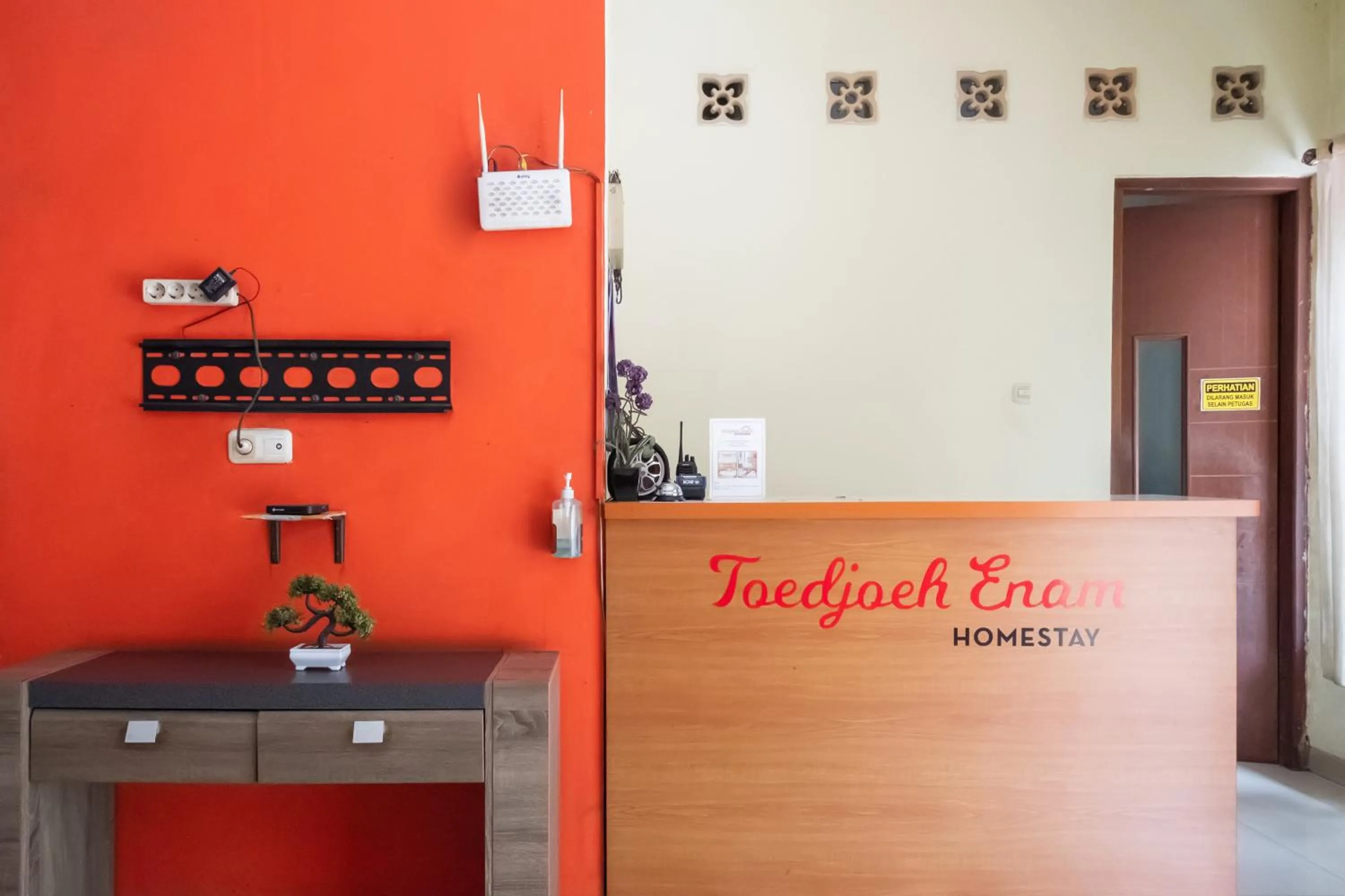 Lobby or reception in TwoSpaces Living at Toedjoeh Enam Homestay, Surabaya