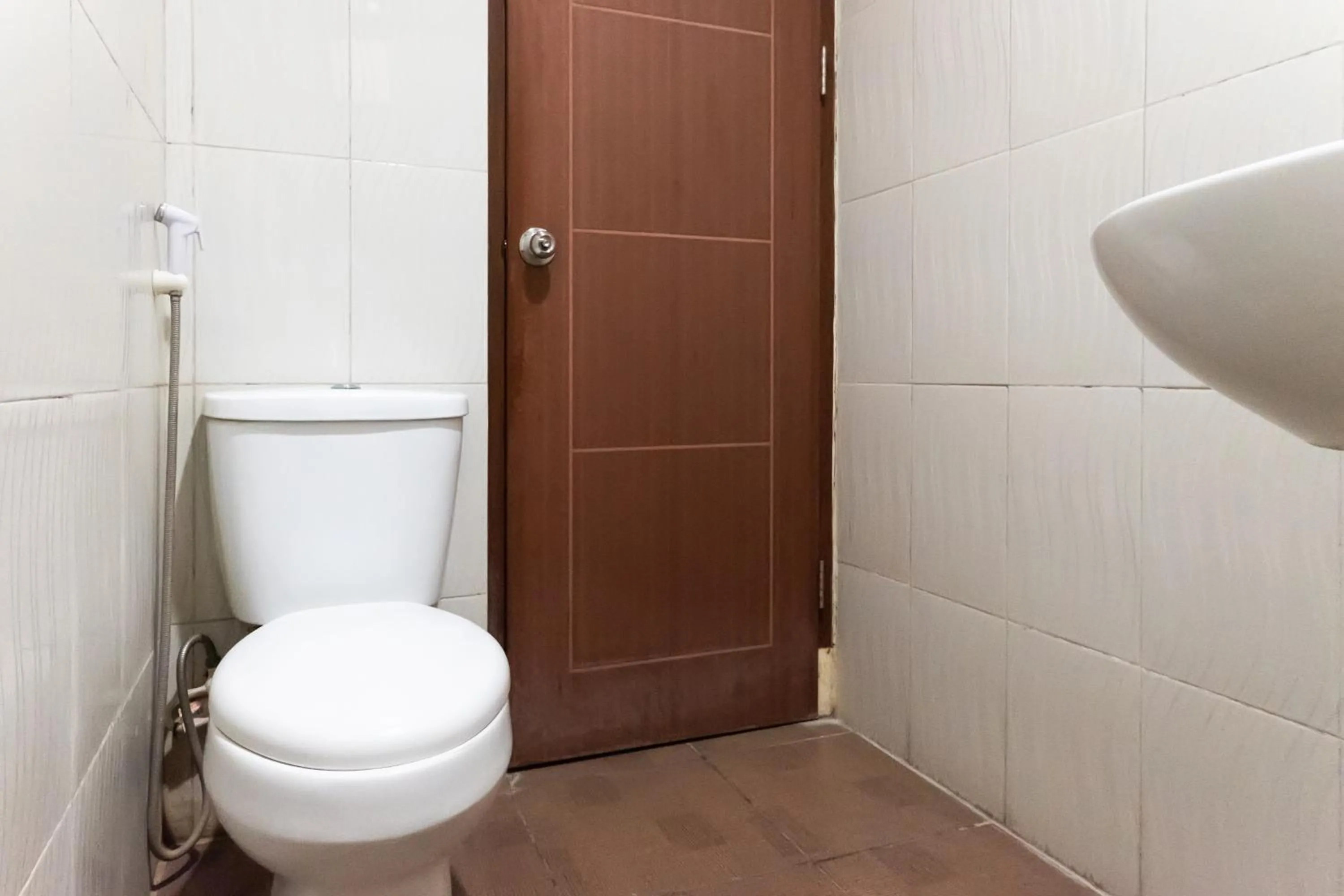 Bathroom in TwoSpaces Living at Toedjoeh Enam Homestay, Surabaya