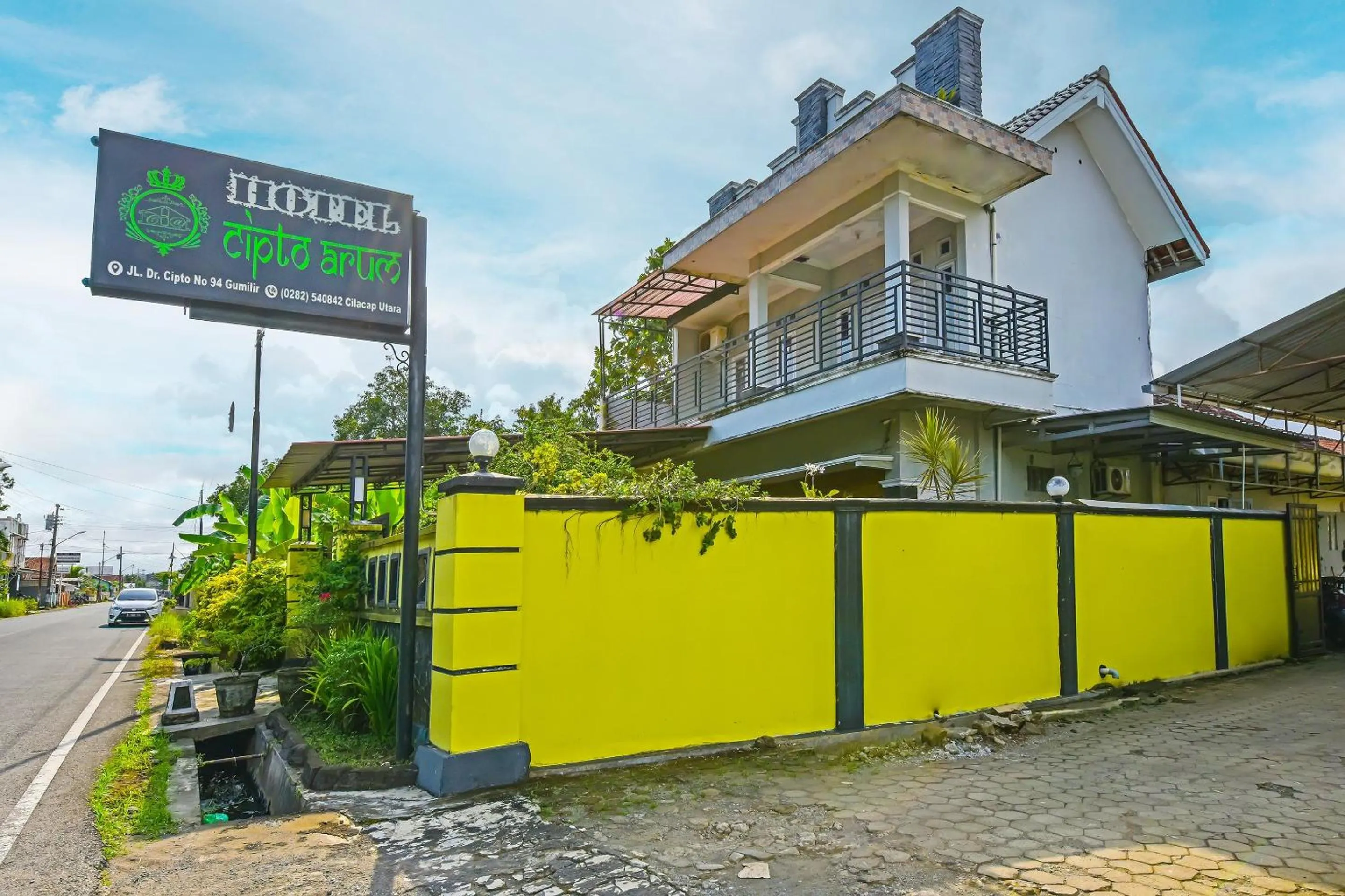 Facade/entrance in Hotel O Cipto Arum
