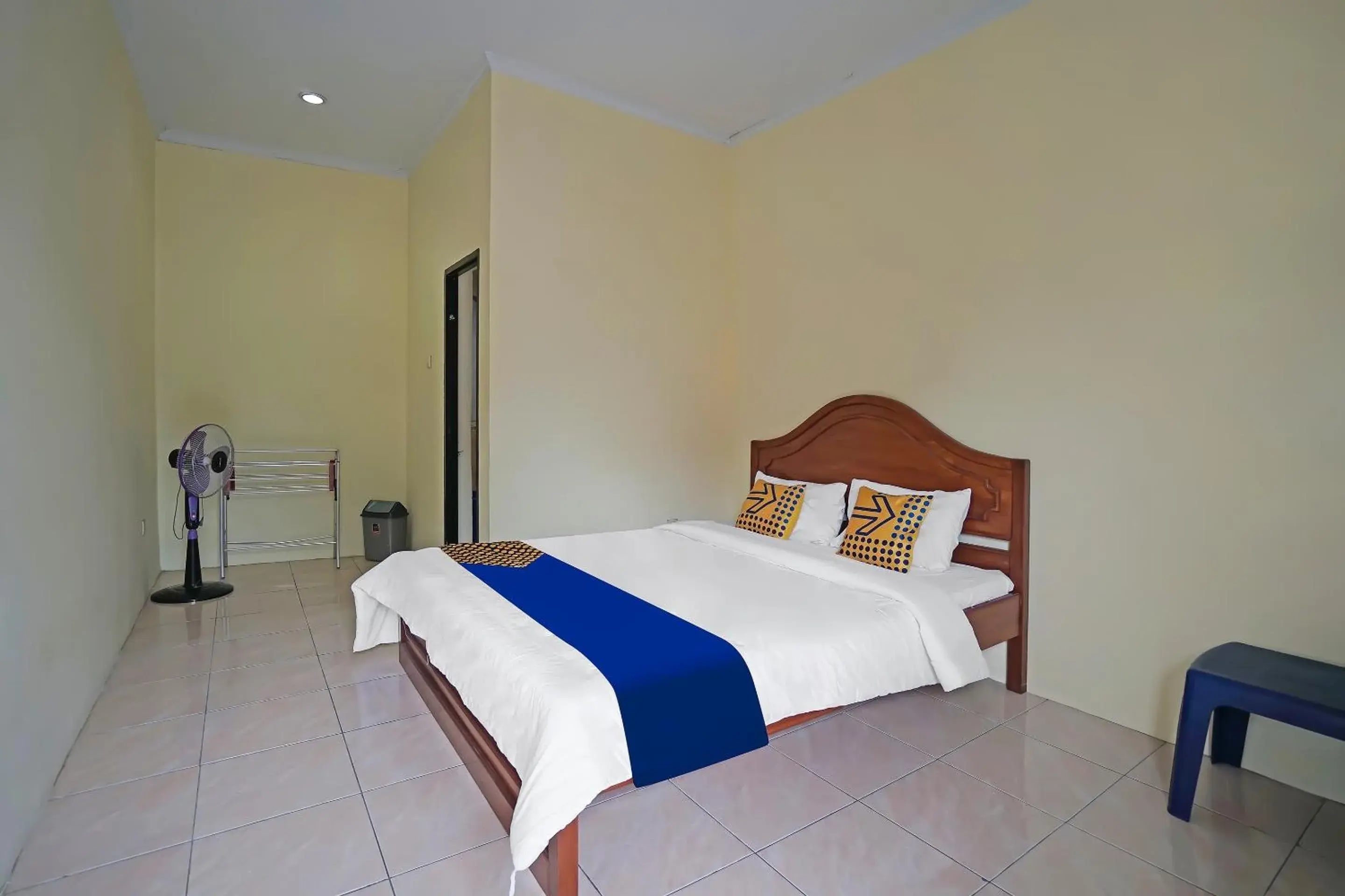 Bedroom in Hotel O Arfan HouseNearDanau Ranau Bedroom in Hotel O Arfan HouseNearDanau Ranau