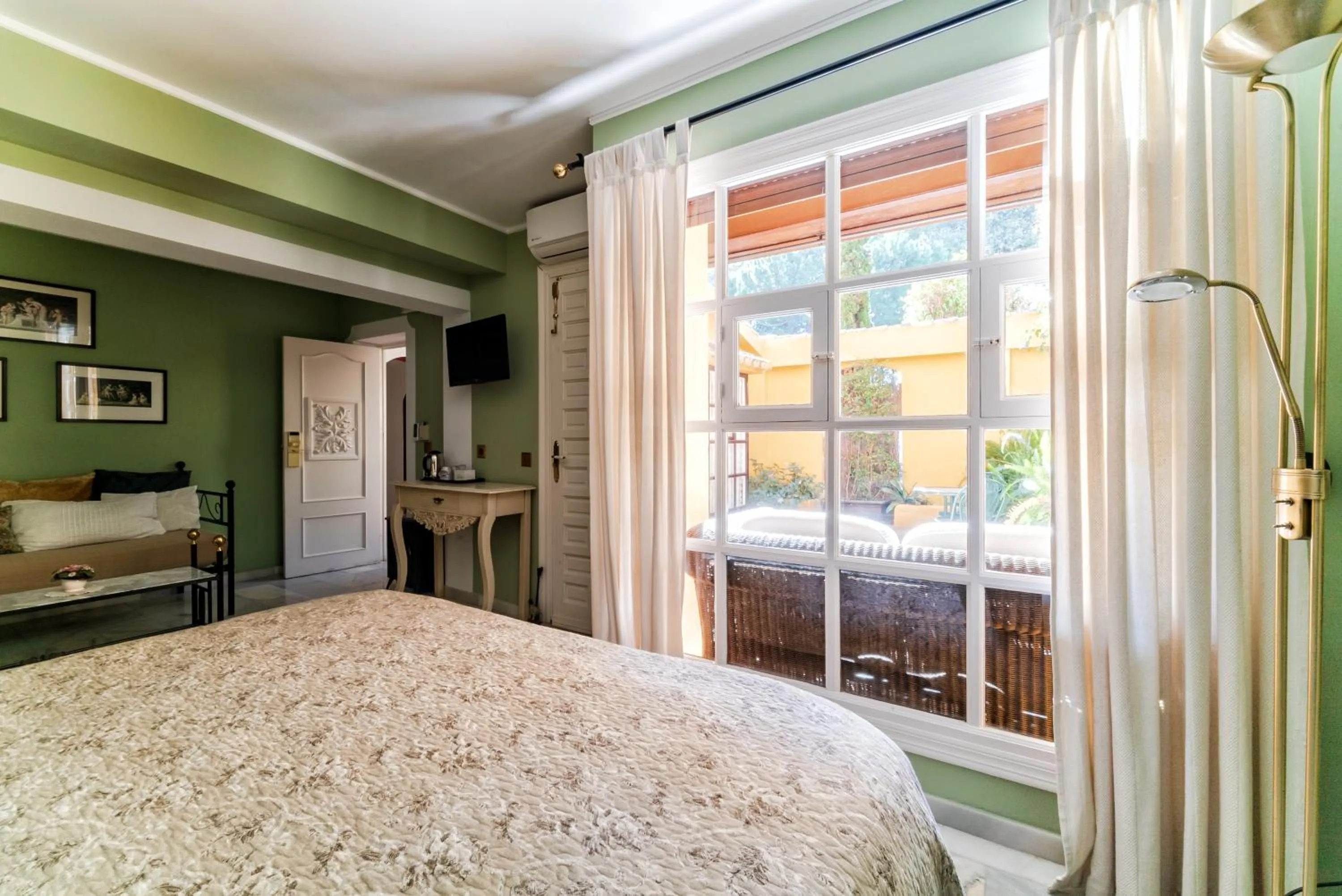 Photo of the whole room, Bed in Family hotel Al- Ana Marbella