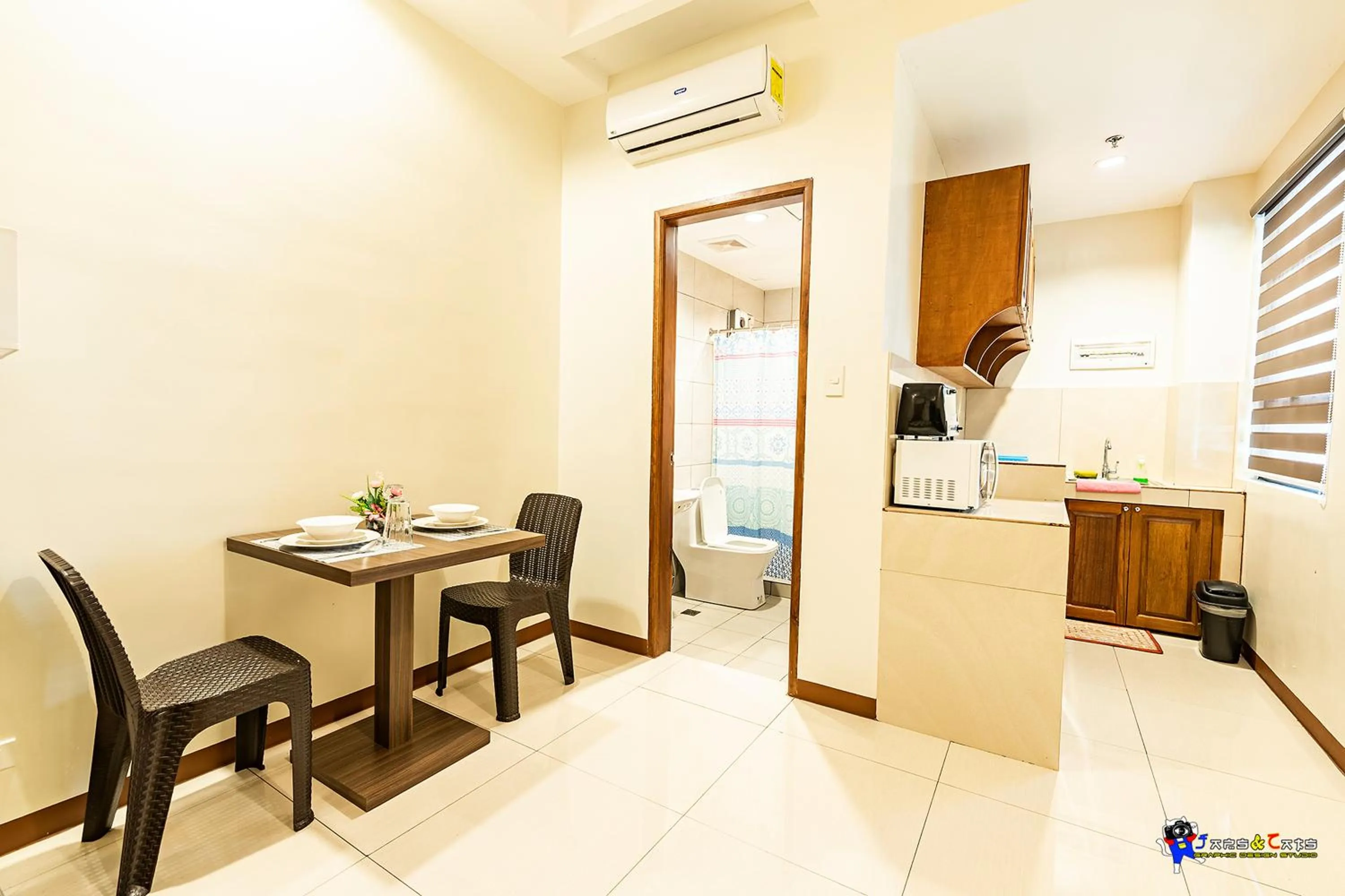 Dining area in Verjandel Residences