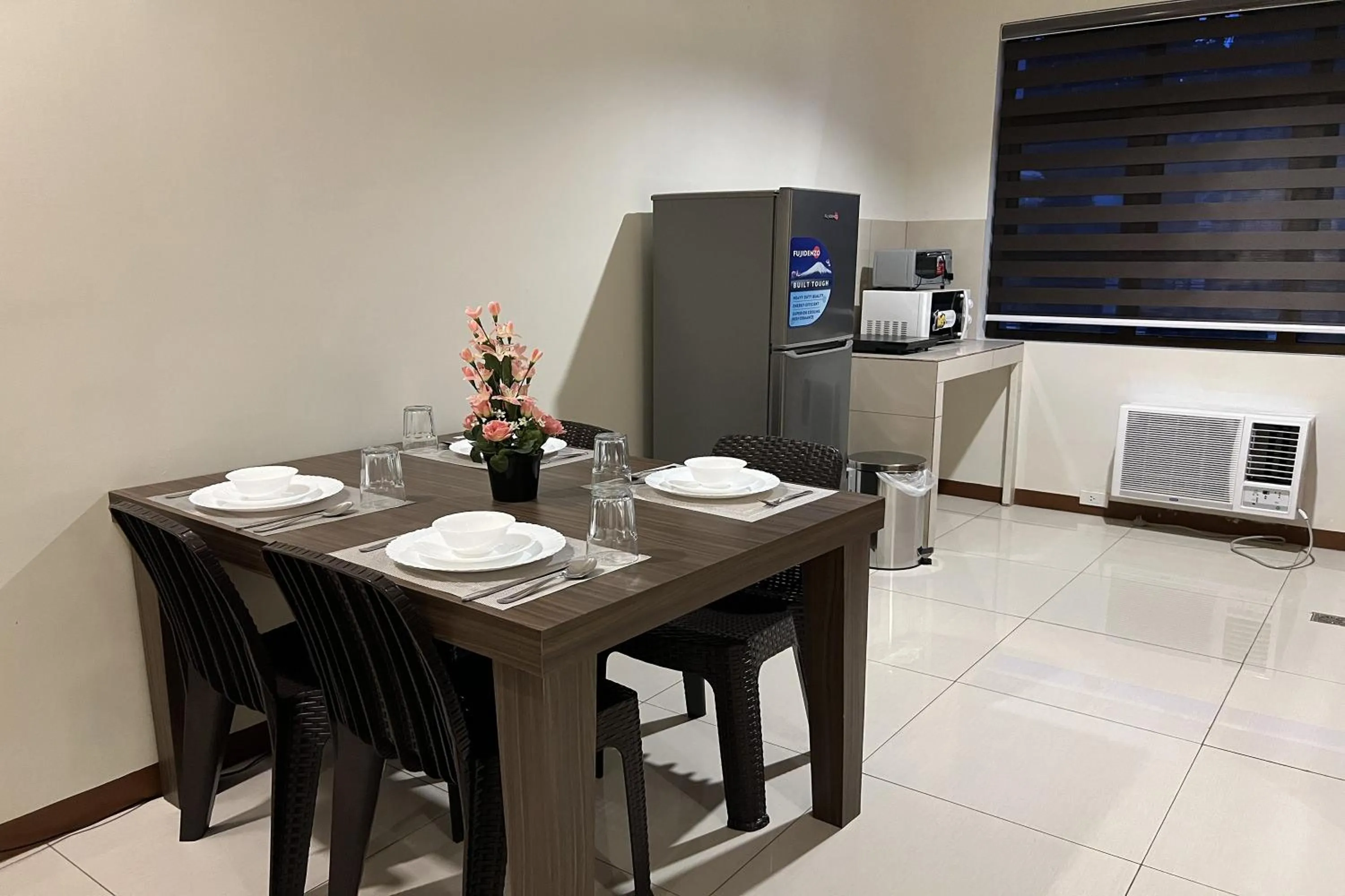 Dining area in Verjandel Residences