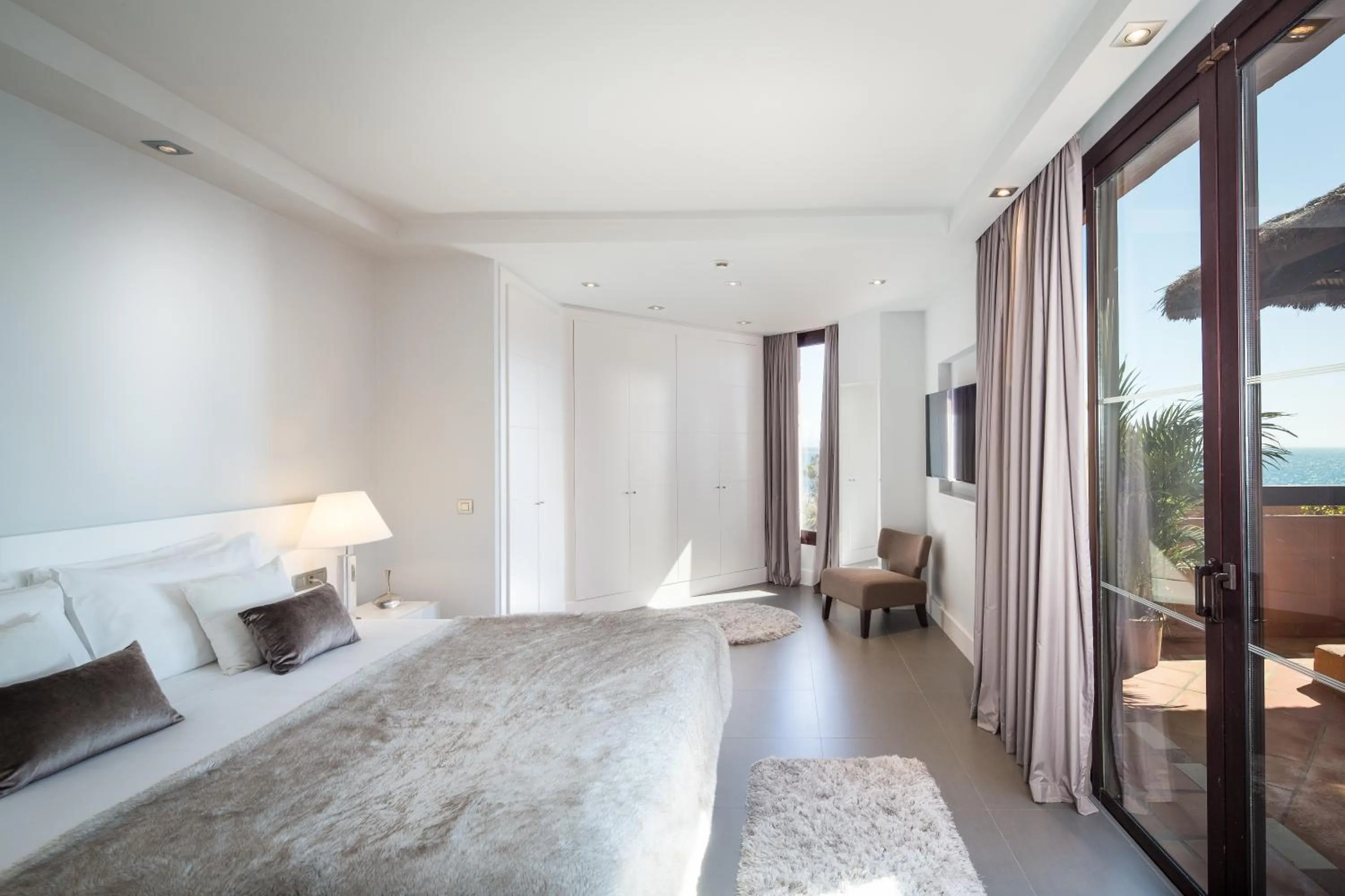 TV and multimedia, Bed in Kempinski Hotel Bahía Beach Resort & Spa