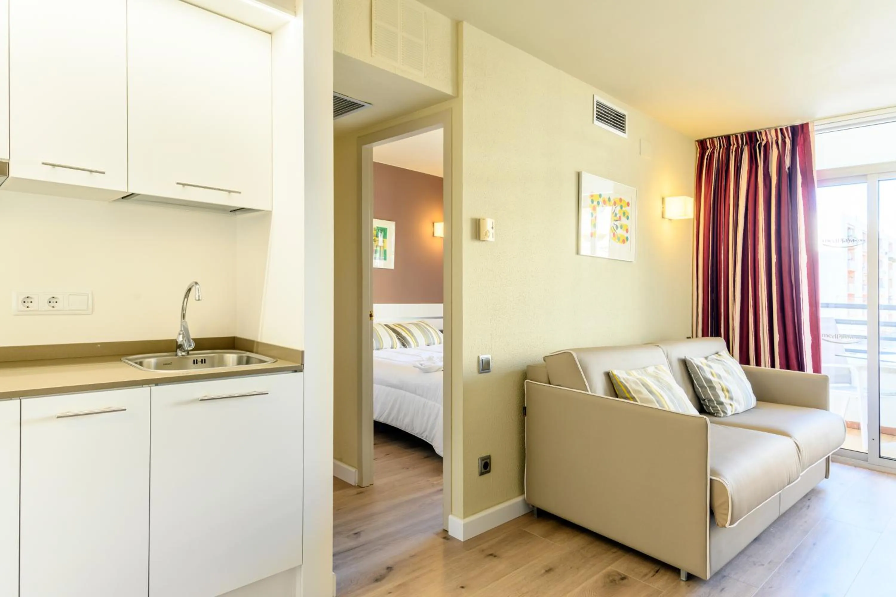 Bed in Medplaya Aparthotel Esmeraldas