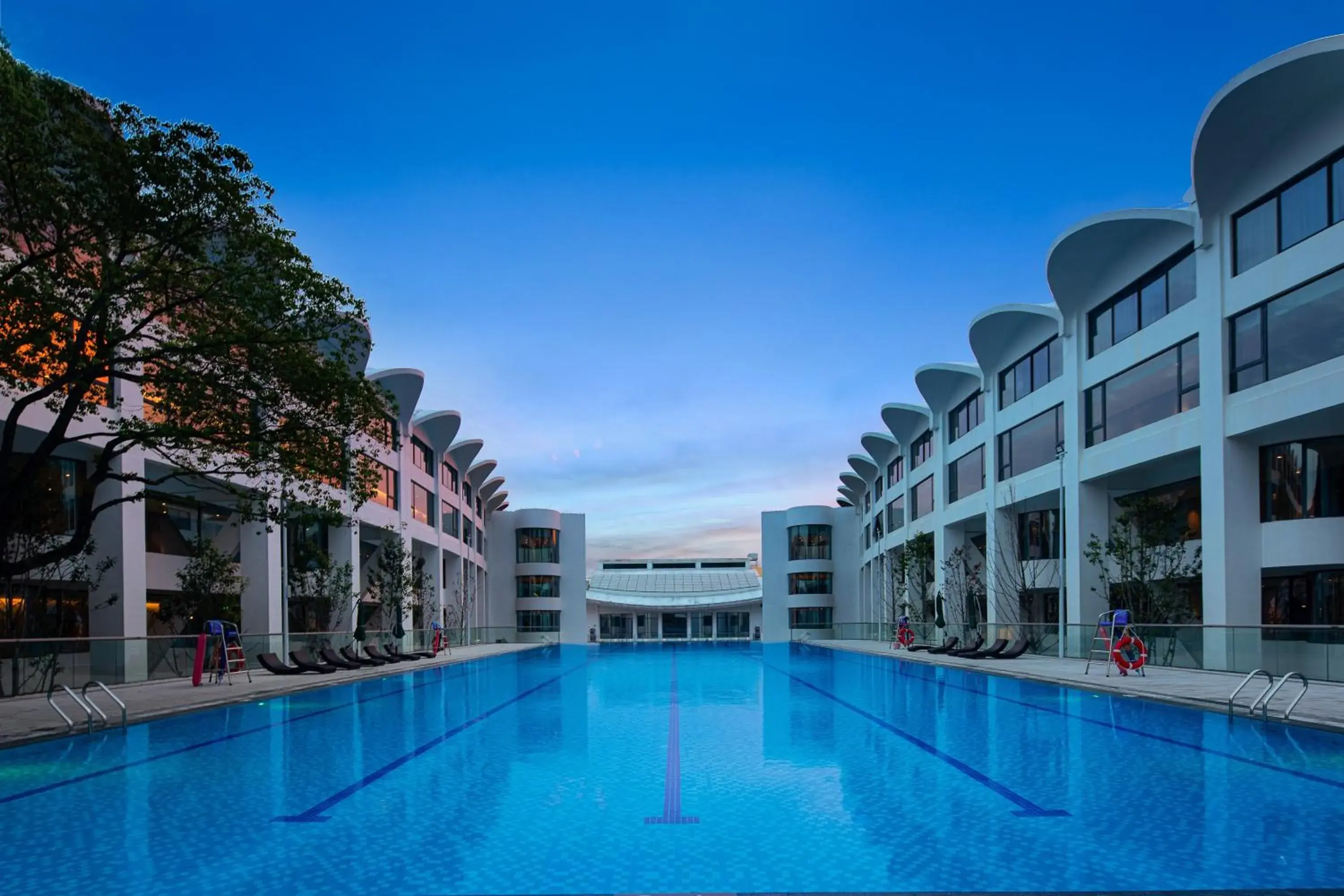 Swimming pool in White Swan Hotel Taizhou Swimming pool in White Swan Hotel Taizhou