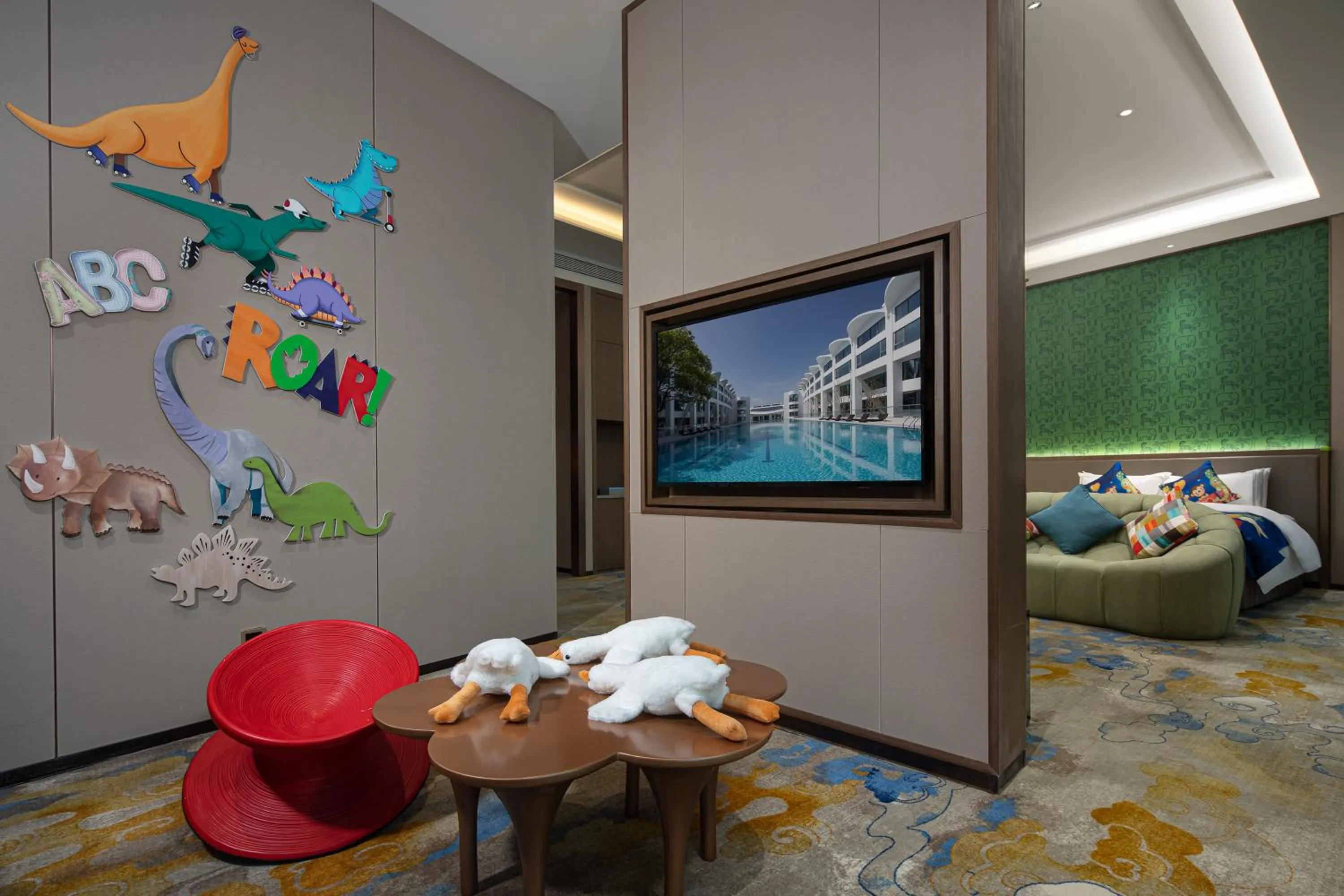 Living room, Bed in White Swan Hotel Taizhou