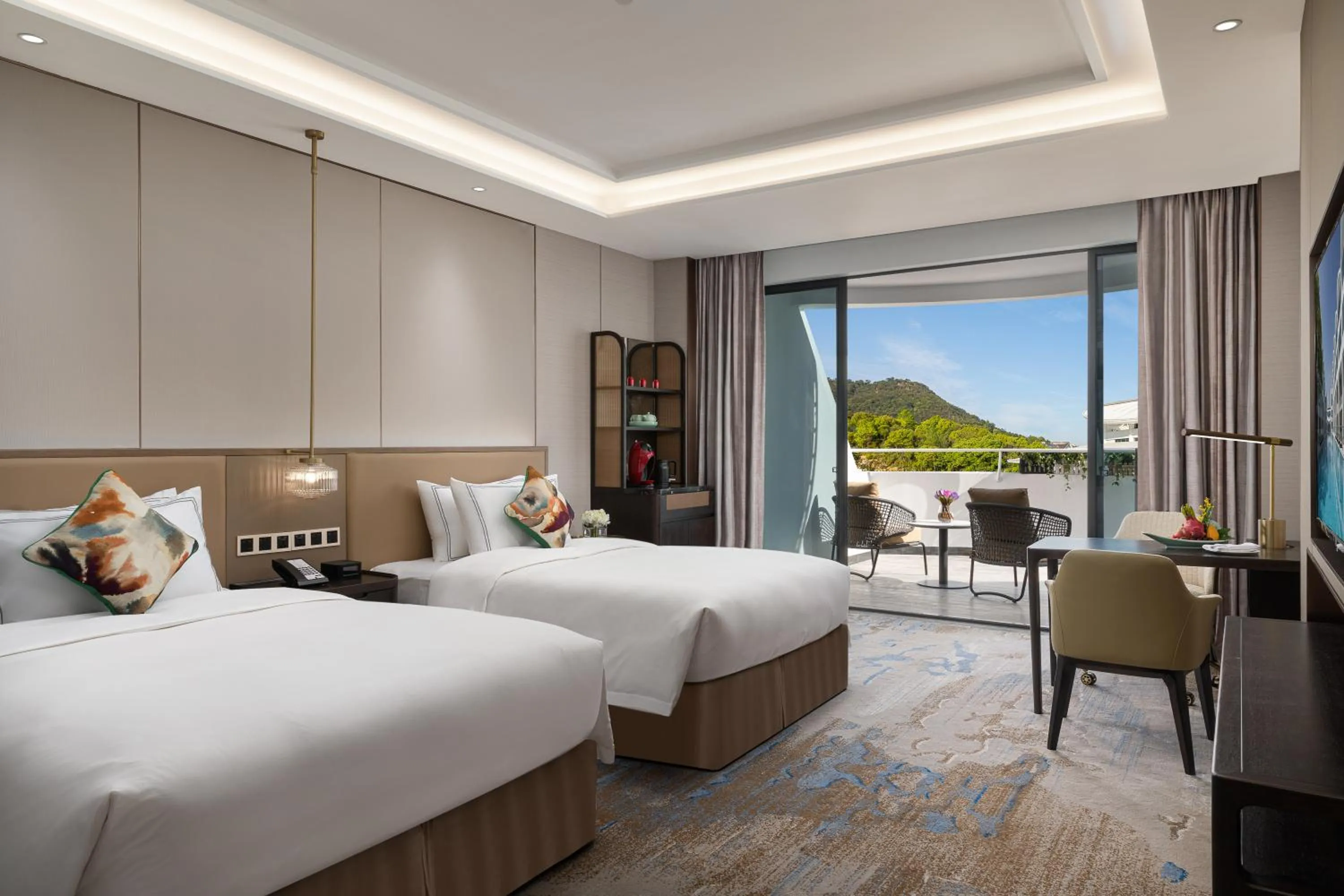 Bedroom, Bed in White Swan Hotel Taizhou