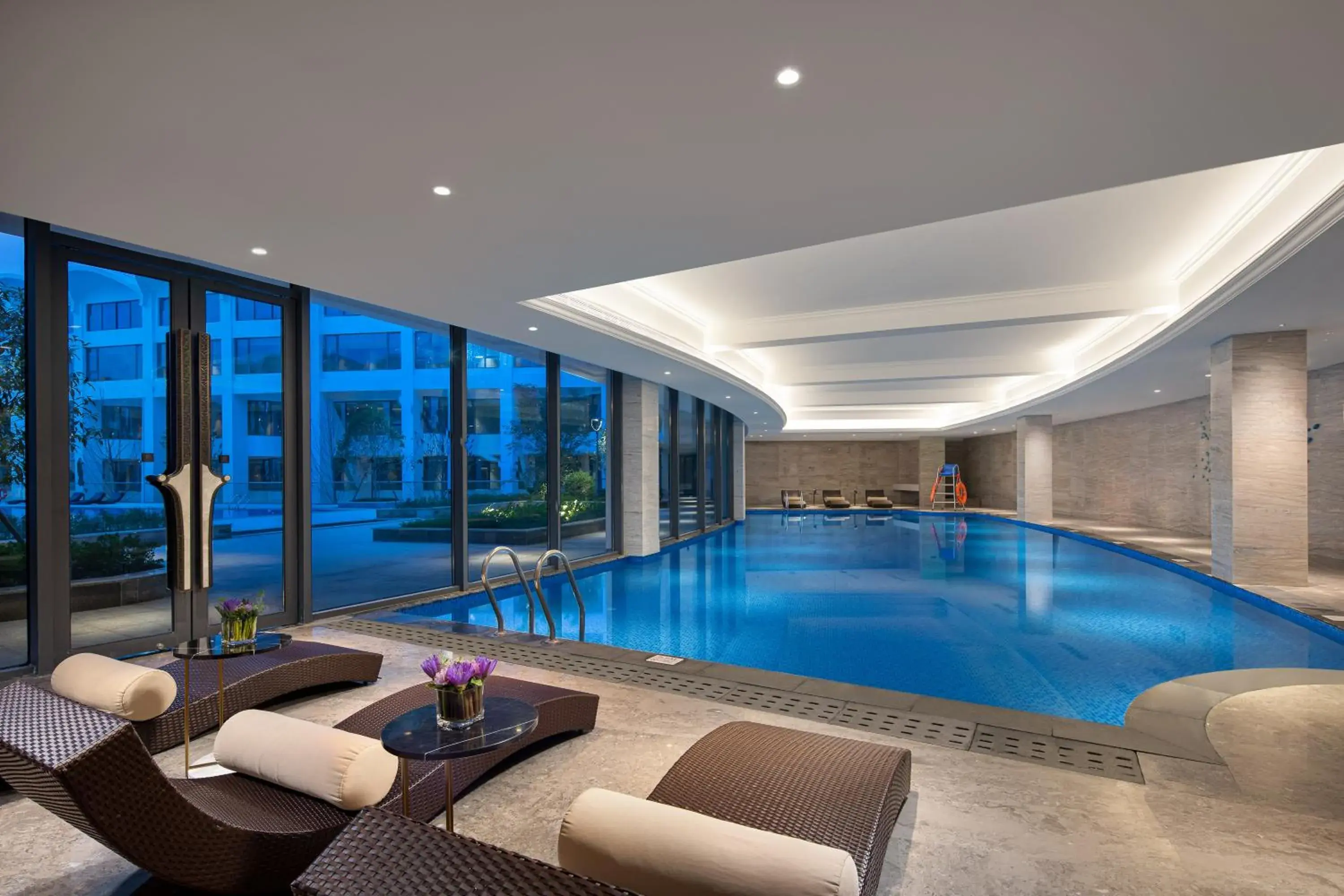 Swimming pool in White Swan Hotel Taizhou Swimming pool in White Swan Hotel Taizhou