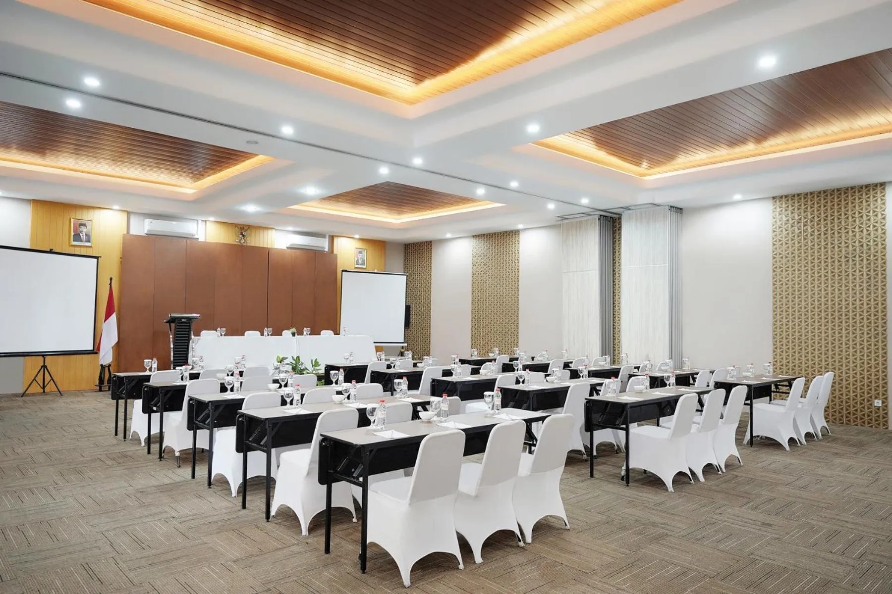 Meeting/conference room in Front One Hotel Sragen